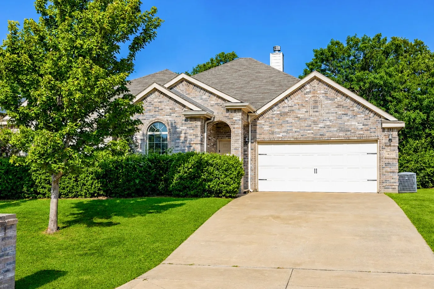 Single Family Residence For Sale in Tarrant County , 7420 Rose Crest Boulevard, Forest Hill, Texas 76140, 4 Bedroom, 2 Bathroom, 2 Garage spaces, 2,194 Sqft, built in 2015, mls#21332236, Real Estate Agent in Forest Hill, Homes For Sale in Tarrant county, Homes For Sale in Forest Hill, Realtor in Forest Hill Texas, Real Estate Brokerage Independent Realty Texas, Luminita Cordes Realtor