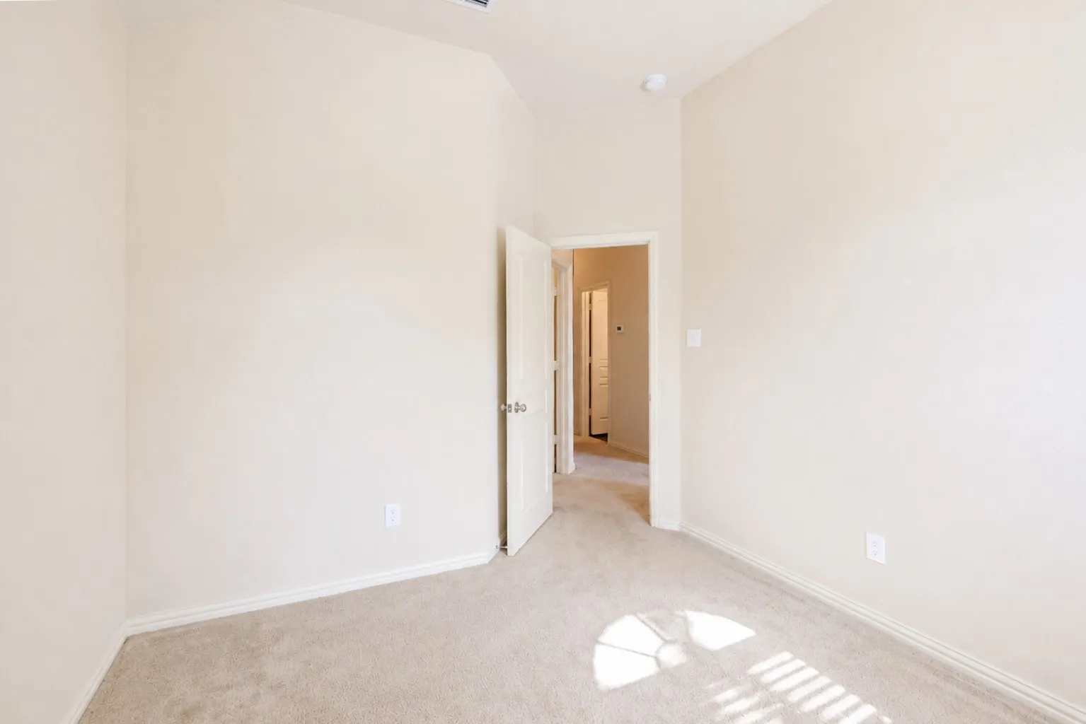 Single Family Residence For Sale in Tarrant County , 7420 Rose Crest Boulevard, Forest Hill, Texas 76140, 4 Bedroom, 2 Bathroom, 2 Garage spaces, 2,194 Sqft, built in 2015, mls#21332236, Real Estate Agent in Forest Hill, Homes For Sale in Tarrant county, Homes For Sale in Forest Hill, Realtor in Forest Hill Texas, Real Estate Brokerage Independent Realty Texas, Luminita Cordes Realtor
