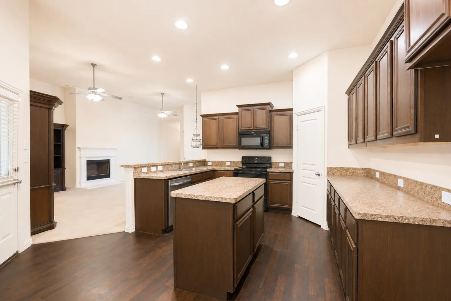 Single Family Residence For Sale in Tarrant County , 7420 Rose Crest Boulevard, Forest Hill, Texas 76140, 4 Bedroom, 2 Bathroom, 2 Garage spaces, 2,194 Sqft, built in 2015, mls#21332236, Real Estate Agent in Forest Hill, Homes For Sale in Tarrant county, Homes For Sale in Forest Hill, Realtor in Forest Hill Texas, Real Estate Brokerage Independent Realty Texas, Luminita Cordes Realtor