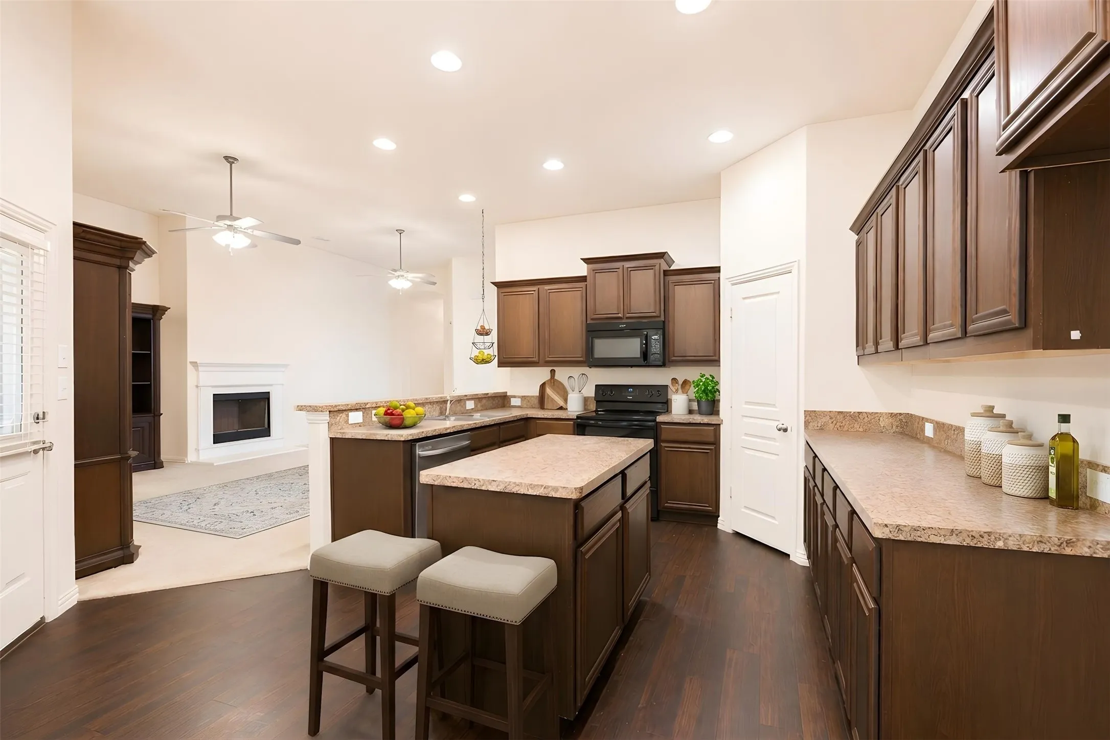 Single Family Residence For Sale in Tarrant County , 7420 Rose Crest Boulevard, Forest Hill, Texas 76140, 4 Bedroom, 2 Bathroom, 2 Garage spaces, 2,194 Sqft, built in 2015, mls#21332236, Real Estate Agent in Forest Hill, Homes For Sale in Tarrant county, Homes For Sale in Forest Hill, Realtor in Forest Hill Texas, Real Estate Brokerage Independent Realty Texas, Luminita Cordes Realtor