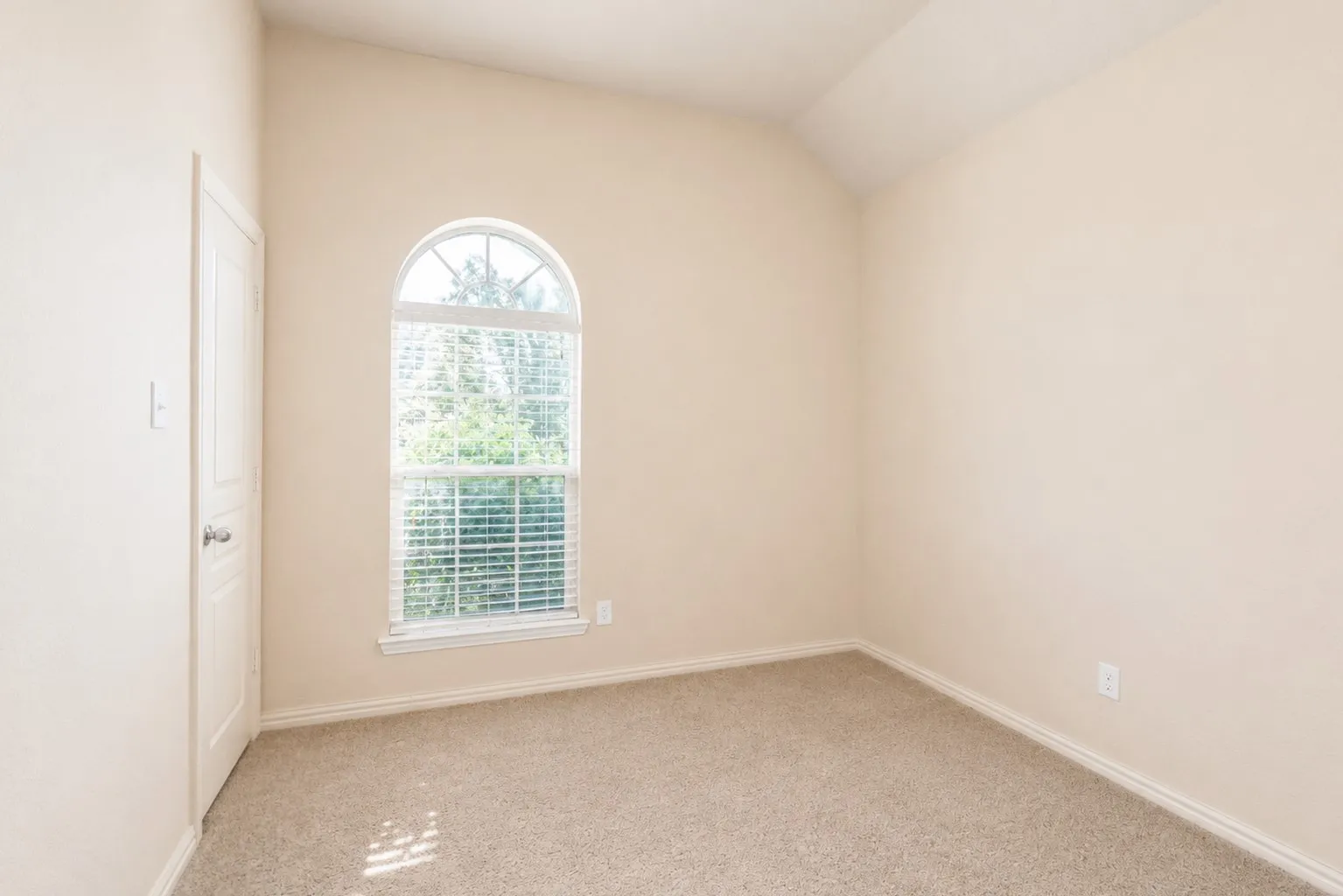 Single Family Residence For Sale in Tarrant County , 7420 Rose Crest Boulevard, Forest Hill, Texas 76140, 4 Bedroom, 2 Bathroom, 2 Garage spaces, 2,194 Sqft, built in 2015, mls#21332236, Real Estate Agent in Forest Hill, Homes For Sale in Tarrant county, Homes For Sale in Forest Hill, Realtor in Forest Hill Texas, Real Estate Brokerage Independent Realty Texas, Luminita Cordes Realtor