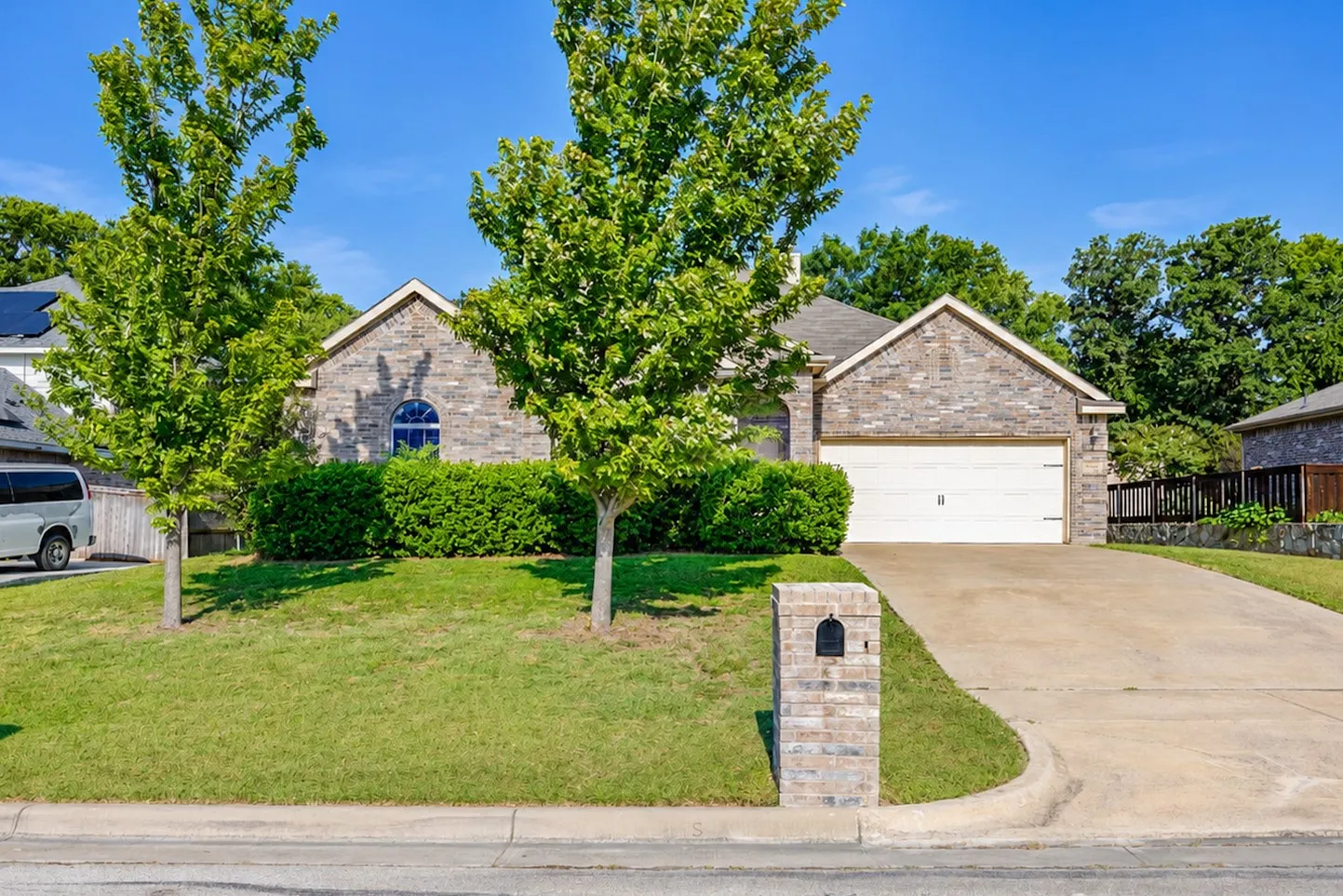 Single Family Residence For Sale in Tarrant County , 7420 Rose Crest Boulevard, Forest Hill, Texas 76140, 4 Bedroom, 2 Bathroom, 2 Garage spaces, 2,194 Sqft, built in 2015, mls#21332236, Real Estate Agent in Forest Hill, Homes For Sale in Tarrant county, Homes For Sale in Forest Hill, Realtor in Forest Hill Texas, Real Estate Brokerage Independent Realty Texas, Luminita Cordes Realtor