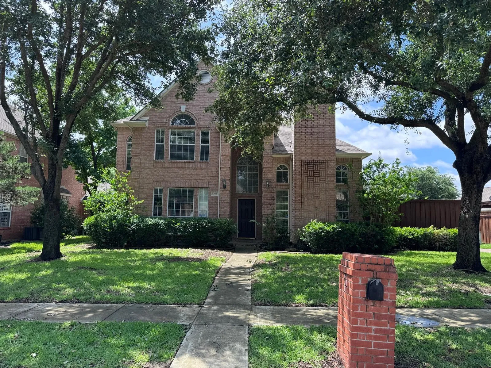 Single Family Residence For Rent in Dallas County , 9702 Windy Hollow Drive, Irving, Texas 75063, 4 Bedroom, 5 Bathroom, 2 Garage spaces, 2,986 Sqft, built in 1996, mls#21345715, Real Estate Agent in Irving, Homes For Rent in Dallas county, Homes For Rent in Irving, Realtor in Irving Texas, Real Estate Brokerage Independent Realty Texas, Luminita Cordes Realtor