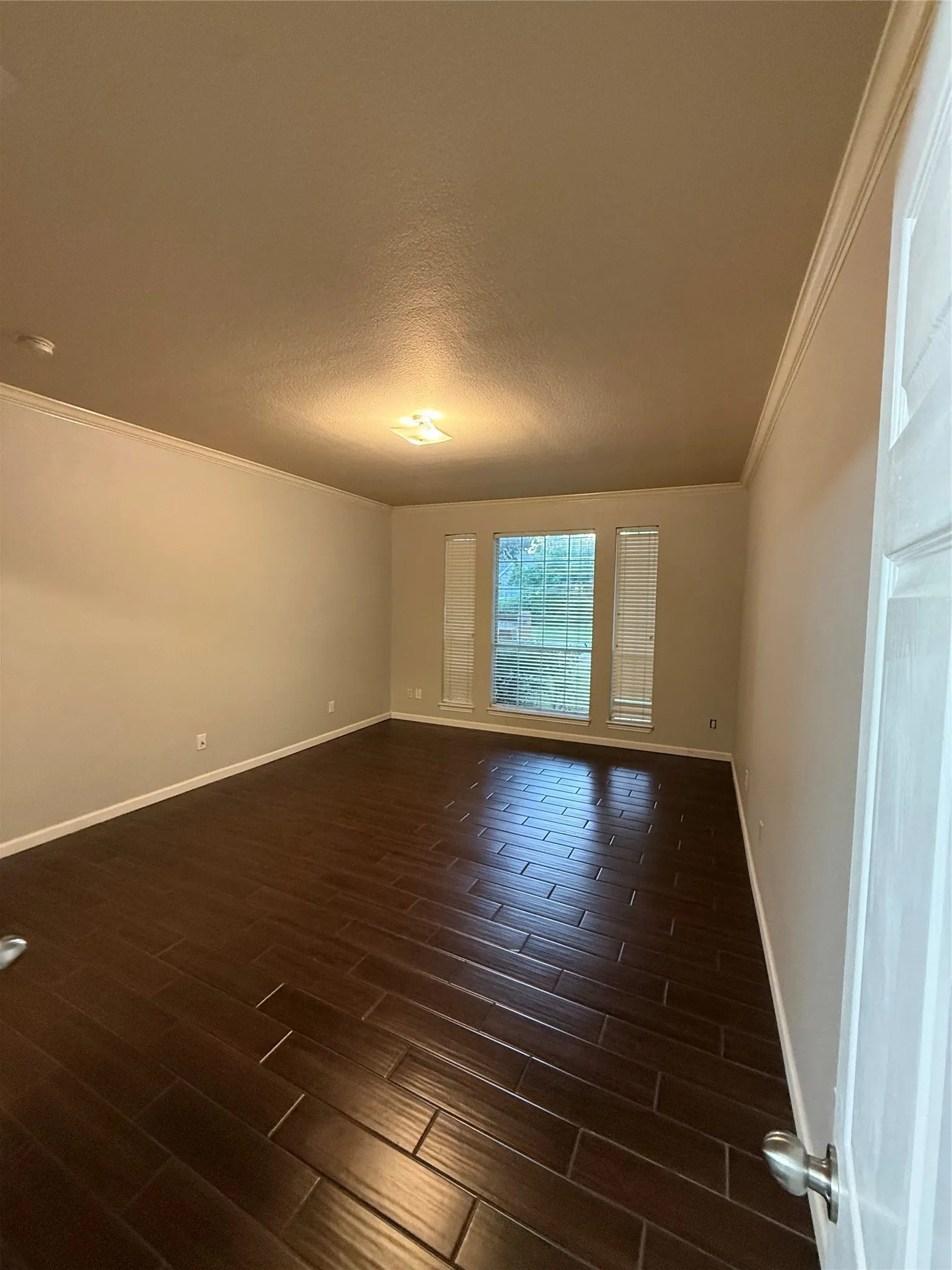 Single Family Residence For Rent in Dallas County , 9702 Windy Hollow Drive, Irving, Texas 75063, 4 Bedroom, 5 Bathroom, 2 Garage spaces, 2,986 Sqft, built in 1996, mls#21345715, Real Estate Agent in Irving, Homes For Rent in Dallas county, Homes For Rent in Irving, Realtor in Irving Texas, Real Estate Brokerage Independent Realty Texas, Luminita Cordes Realtor