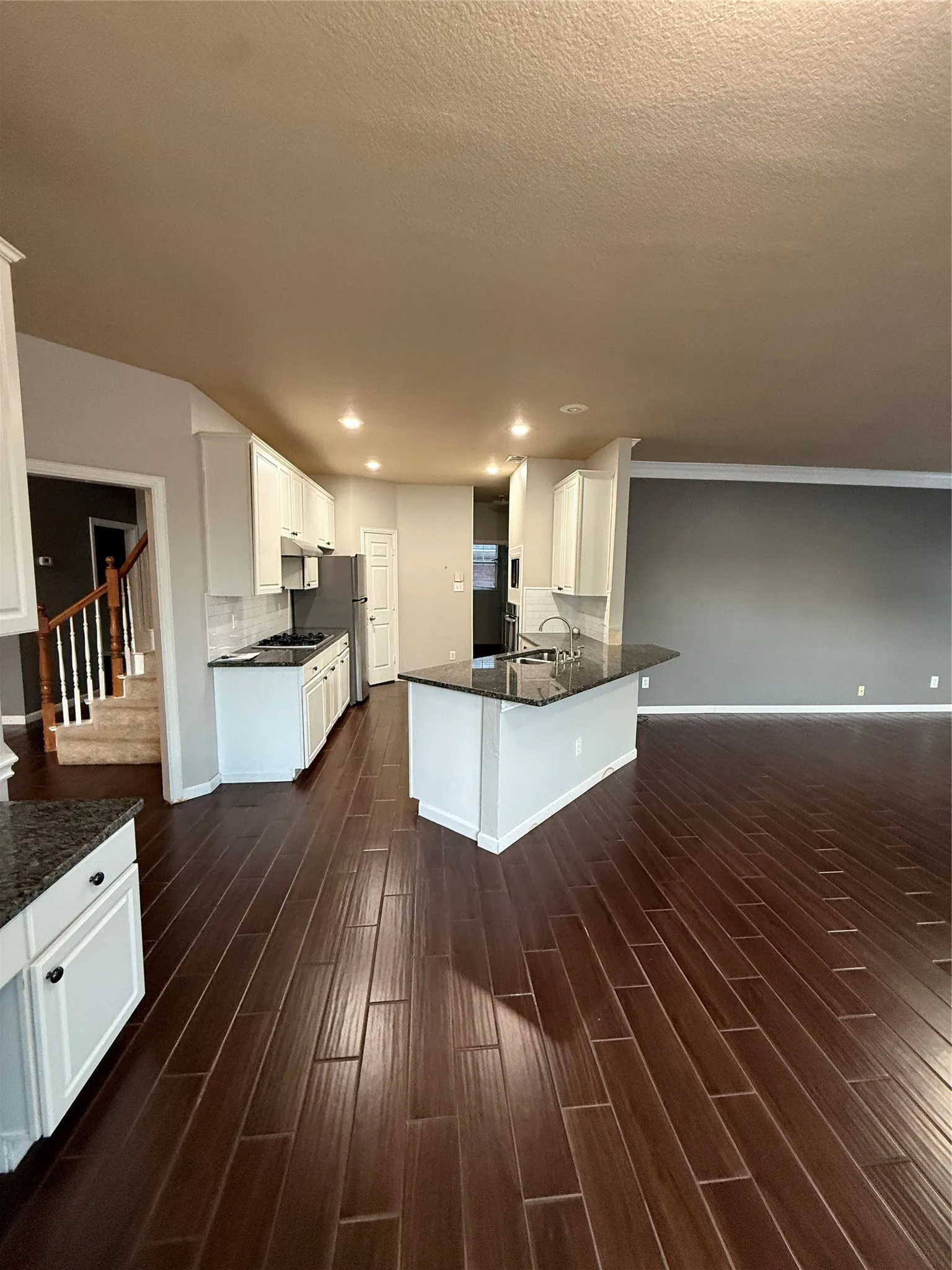 Single Family Residence For Rent in Dallas County , 9702 Windy Hollow Drive, Irving, Texas 75063, 4 Bedroom, 5 Bathroom, 2 Garage spaces, 2,986 Sqft, built in 1996, mls#21345715, Real Estate Agent in Irving, Homes For Rent in Dallas county, Homes For Rent in Irving, Realtor in Irving Texas, Real Estate Brokerage Independent Realty Texas, Luminita Cordes Realtor