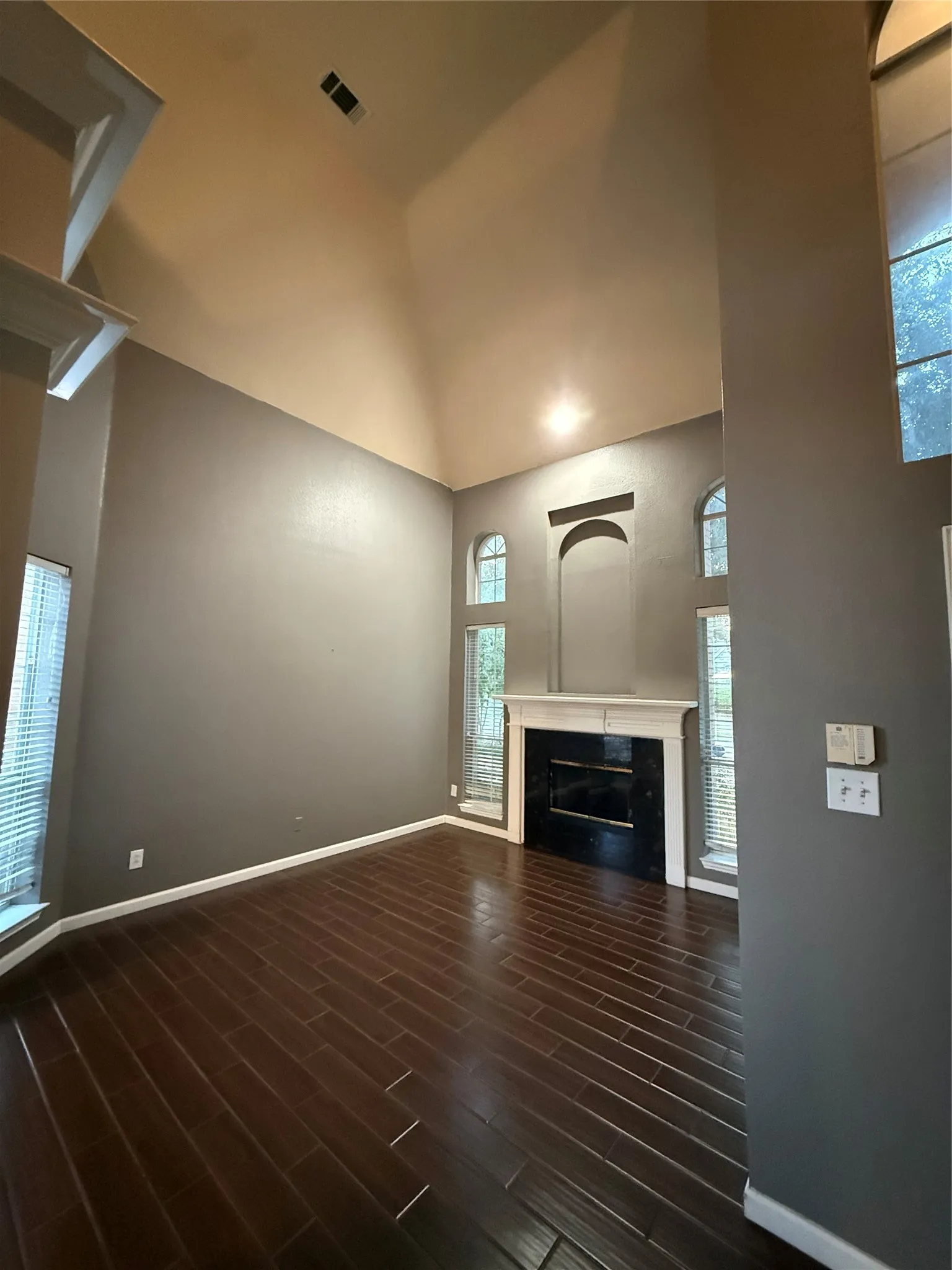 Single Family Residence For Rent in Dallas County , 9702 Windy Hollow Drive, Irving, Texas 75063, 4 Bedroom, 5 Bathroom, 2 Garage spaces, 2,986 Sqft, built in 1996, mls#21345715, Real Estate Agent in Irving, Homes For Rent in Dallas county, Homes For Rent in Irving, Realtor in Irving Texas, Real Estate Brokerage Independent Realty Texas, Luminita Cordes Realtor