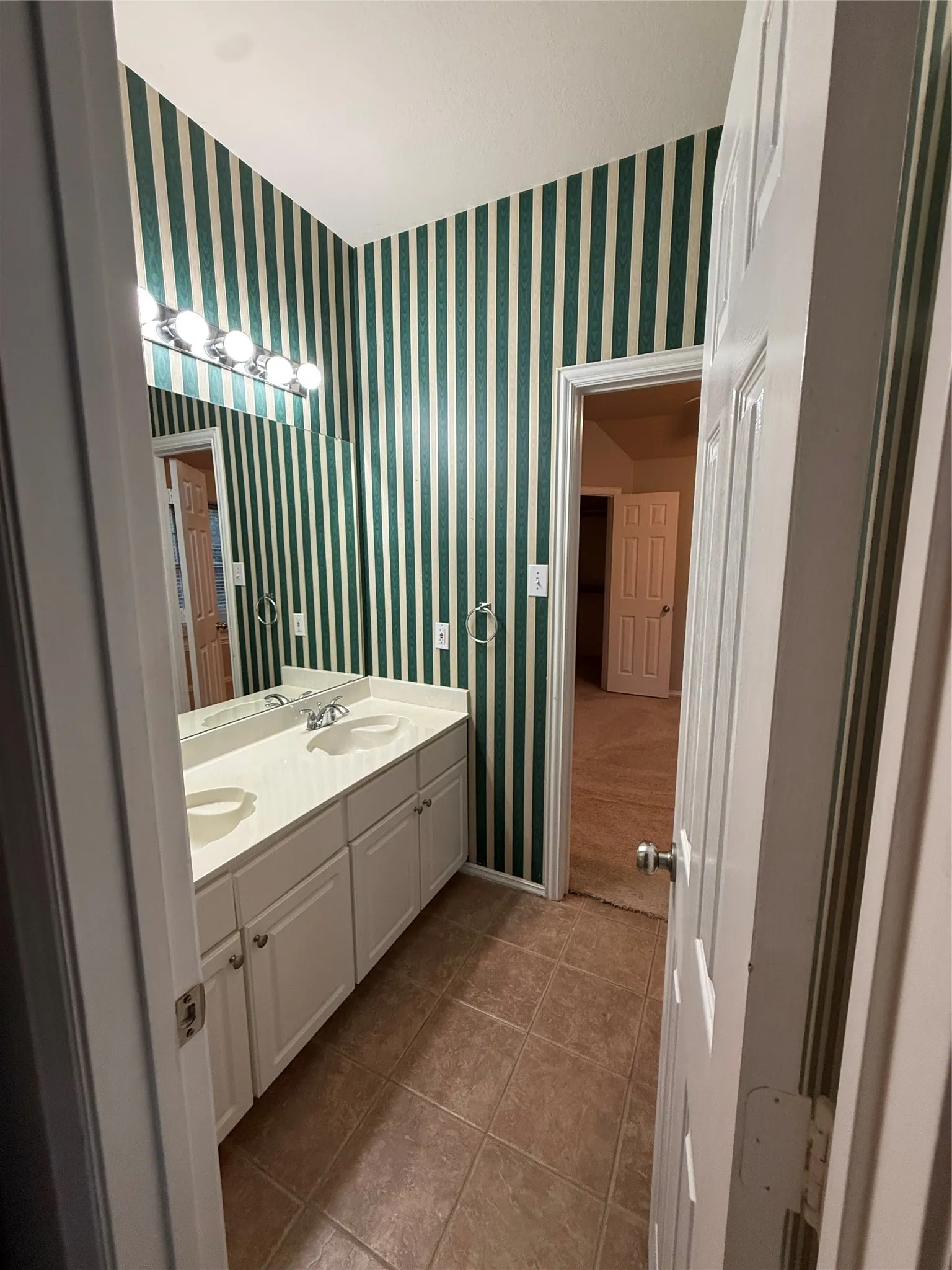 Single Family Residence For Rent in Dallas County , 9702 Windy Hollow Drive, Irving, Texas 75063, 4 Bedroom, 5 Bathroom, 2 Garage spaces, 2,986 Sqft, built in 1996, mls#21345715, Real Estate Agent in Irving, Homes For Rent in Dallas county, Homes For Rent in Irving, Realtor in Irving Texas, Real Estate Brokerage Independent Realty Texas, Luminita Cordes Realtor