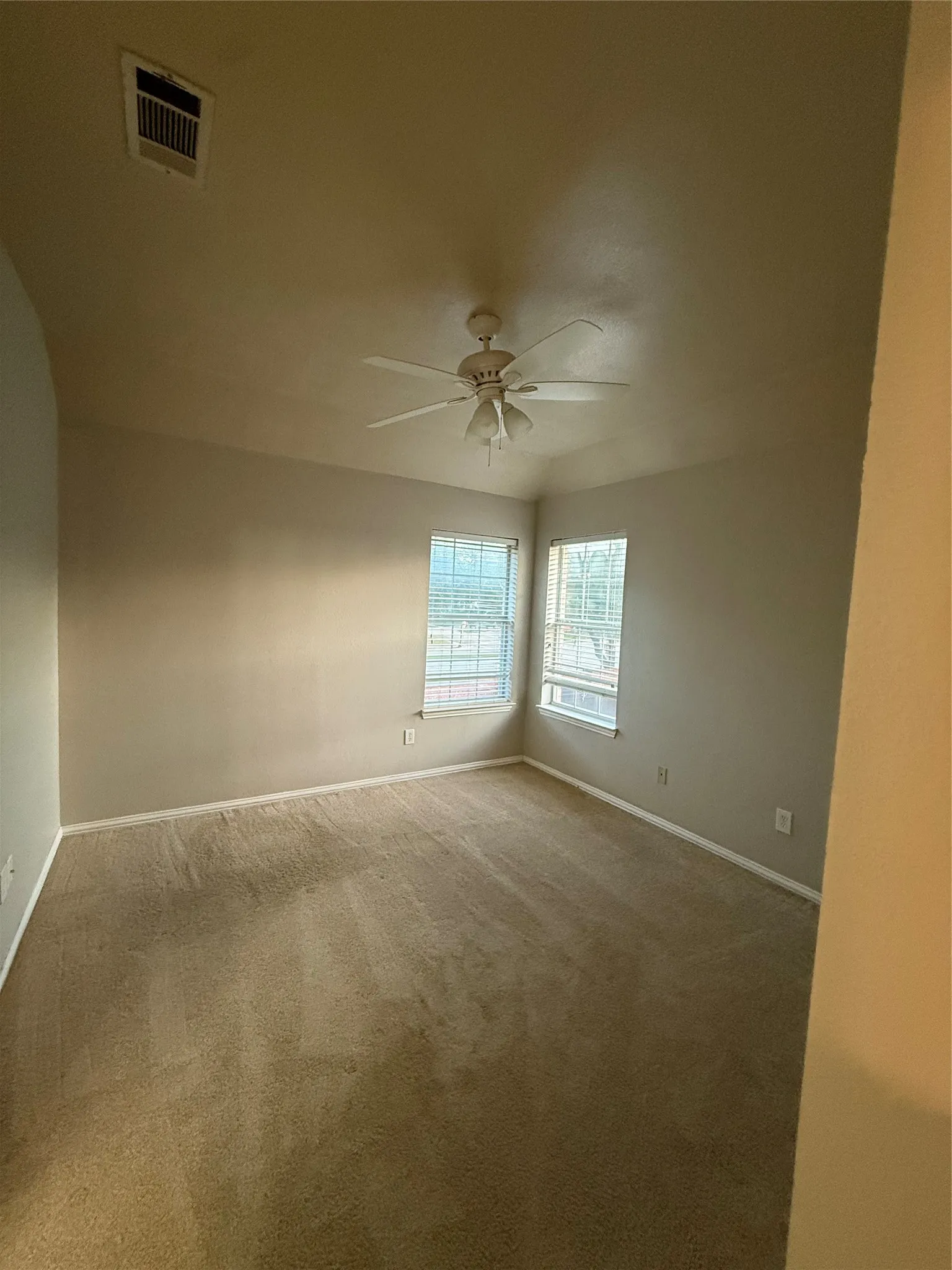 Single Family Residence For Rent in Dallas County , 9702 Windy Hollow Drive, Irving, Texas 75063, 4 Bedroom, 5 Bathroom, 2 Garage spaces, 2,986 Sqft, built in 1996, mls#21345715, Real Estate Agent in Irving, Homes For Rent in Dallas county, Homes For Rent in Irving, Realtor in Irving Texas, Real Estate Brokerage Independent Realty Texas, Luminita Cordes Realtor