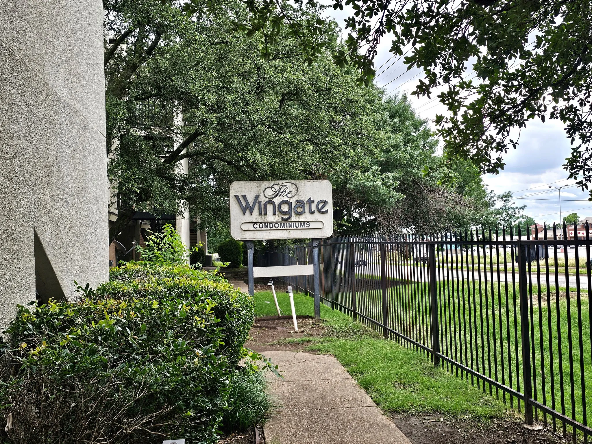 Condominium For Sale in Dallas County , 9605 Walnut Street 12103, Dallas, Texas 75243, 1 Bedroom, 1 Bathroom, Garage spaces, 876 Sqft, built in 1983, Price $90,000, mls#21345573, Real Estate Agent in Dallas, Homes For Sale in Dallas county, Homes For Sale in Dallas, Realtor in Dallas Texas, Real Estate Brokerage Independent Realty Texas, Luminita Cordes Realtor