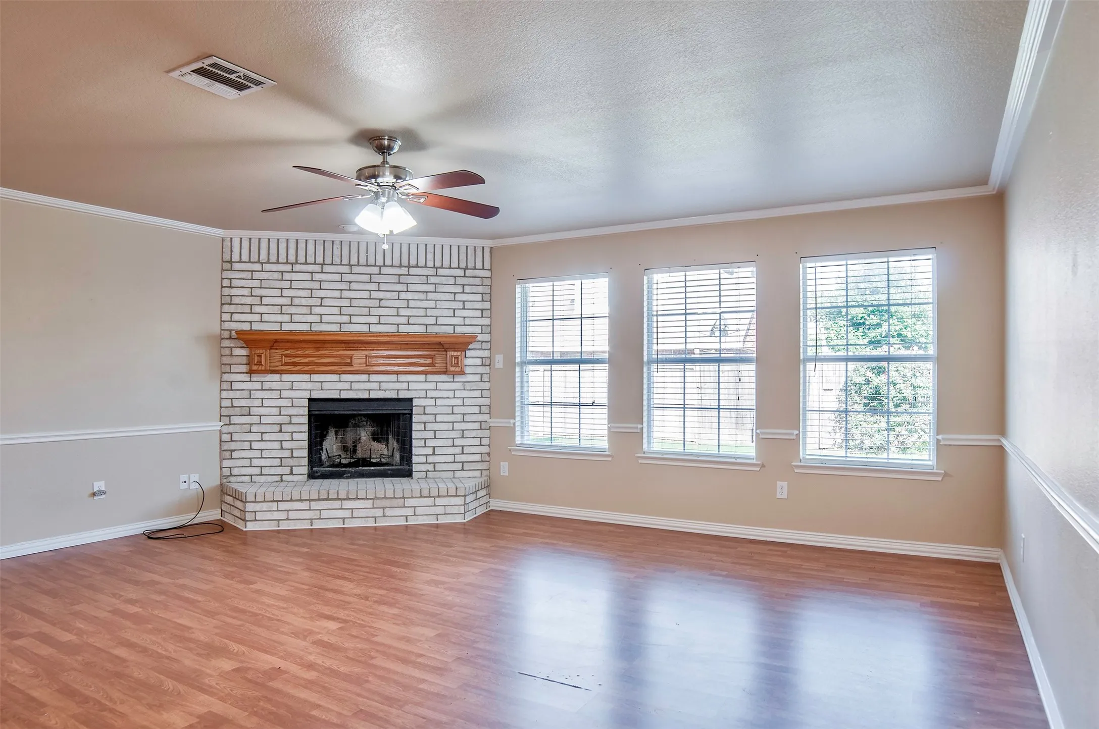 Single Family Residence For Rent in Kaufman County , 2056 Old Glory Lane, Heartland, Texas 75126, 3 Bedroom, 2 Bathroom, 2 Garage spaces, 1,770 Sqft, built in 2006, Price $1,925, mls#21345730, Real Estate Agent in Heartland, Homes For Rent in Kaufman county, Homes For Rent in Heartland, Realtor in Heartland Texas, Real Estate Brokerage Independent Realty Texas, Luminita Cordes Realtor