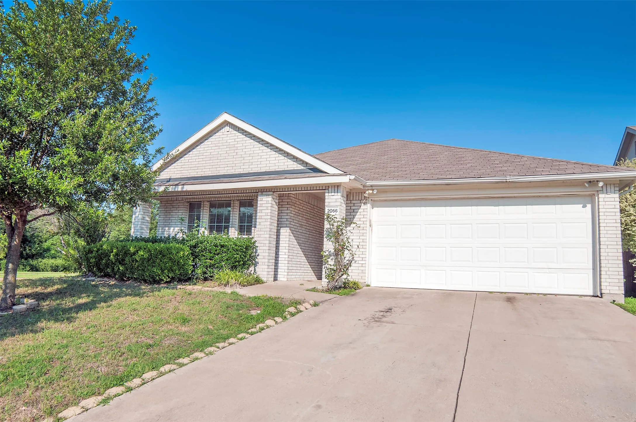 Single Family Residence For Rent in Kaufman County , 2056 Old Glory Lane, Heartland, Texas 75126, 3 Bedroom, 2 Bathroom, 2 Garage spaces, 1,770 Sqft, built in 2006, Price $1,925, mls#21345730, Real Estate Agent in Heartland, Homes For Rent in Kaufman county, Homes For Rent in Heartland, Realtor in Heartland Texas, Real Estate Brokerage Independent Realty Texas, Luminita Cordes Realtor