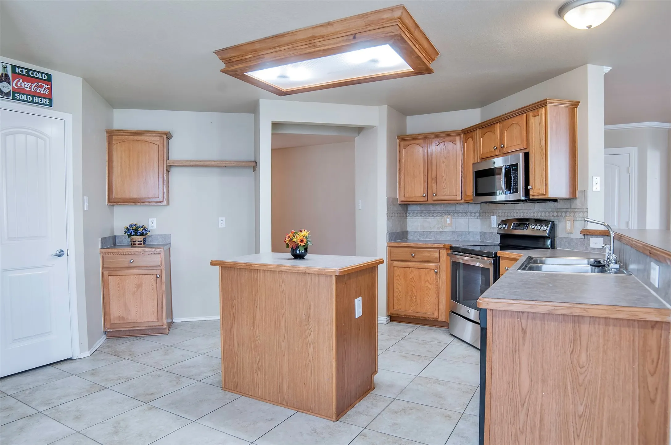 Single Family Residence For Rent in Kaufman County , 2056 Old Glory Lane, Heartland, Texas 75126, 3 Bedroom, 2 Bathroom, 2 Garage spaces, 1,770 Sqft, built in 2006, Price $1,925, mls#21345730, Real Estate Agent in Heartland, Homes For Rent in Kaufman county, Homes For Rent in Heartland, Realtor in Heartland Texas, Real Estate Brokerage Independent Realty Texas, Luminita Cordes Realtor