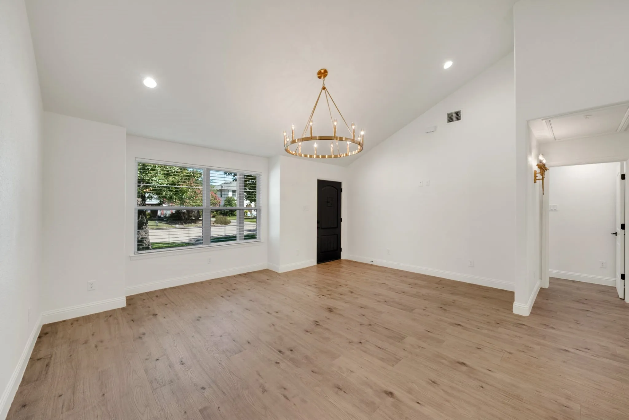 Single Family Residence For Sale in Tarrant County , 833 N Bailey Avenue, Fort Worth, Texas 76107, 2 Bedroom, 2 Bathroom, 2 Garage spaces, 1,388 Sqft, built in 2024, mls#21342613, Real Estate Agent in Fort Worth, Homes For Sale in Tarrant county, Homes For Sale in Fort Worth, Realtor in Fort Worth Texas, Real Estate Brokerage Independent Realty Texas, Luminita Cordes Realtor