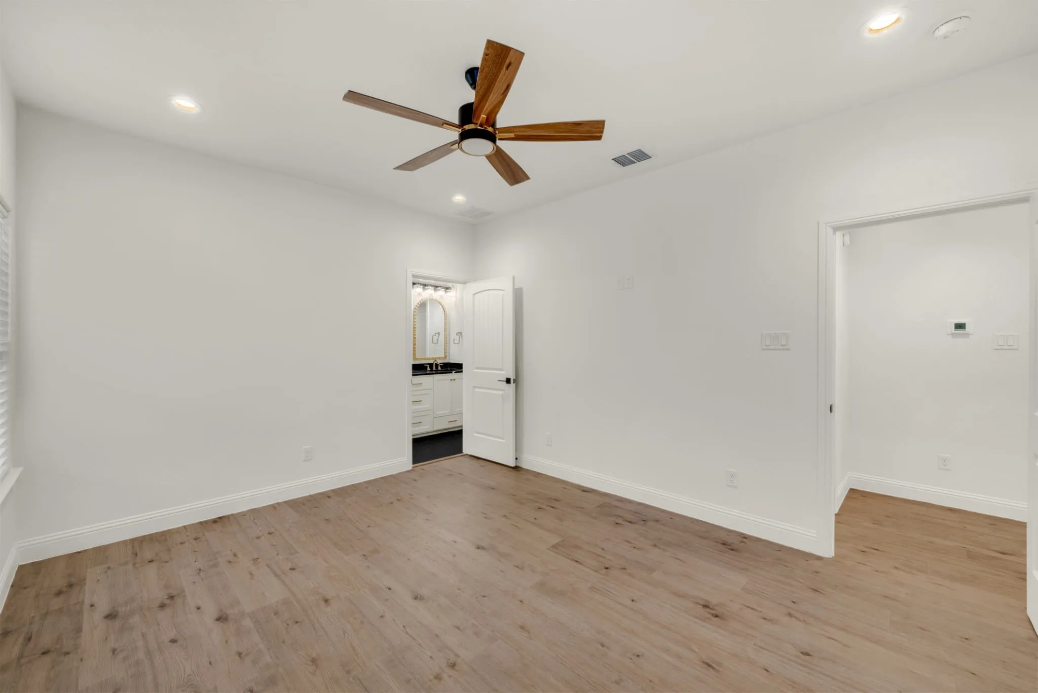 Single Family Residence For Sale in Tarrant County , 833 N Bailey Avenue, Fort Worth, Texas 76107, 2 Bedroom, 2 Bathroom, 2 Garage spaces, 1,388 Sqft, built in 2024, mls#21342613, Real Estate Agent in Fort Worth, Homes For Sale in Tarrant county, Homes For Sale in Fort Worth, Realtor in Fort Worth Texas, Real Estate Brokerage Independent Realty Texas, Luminita Cordes Realtor