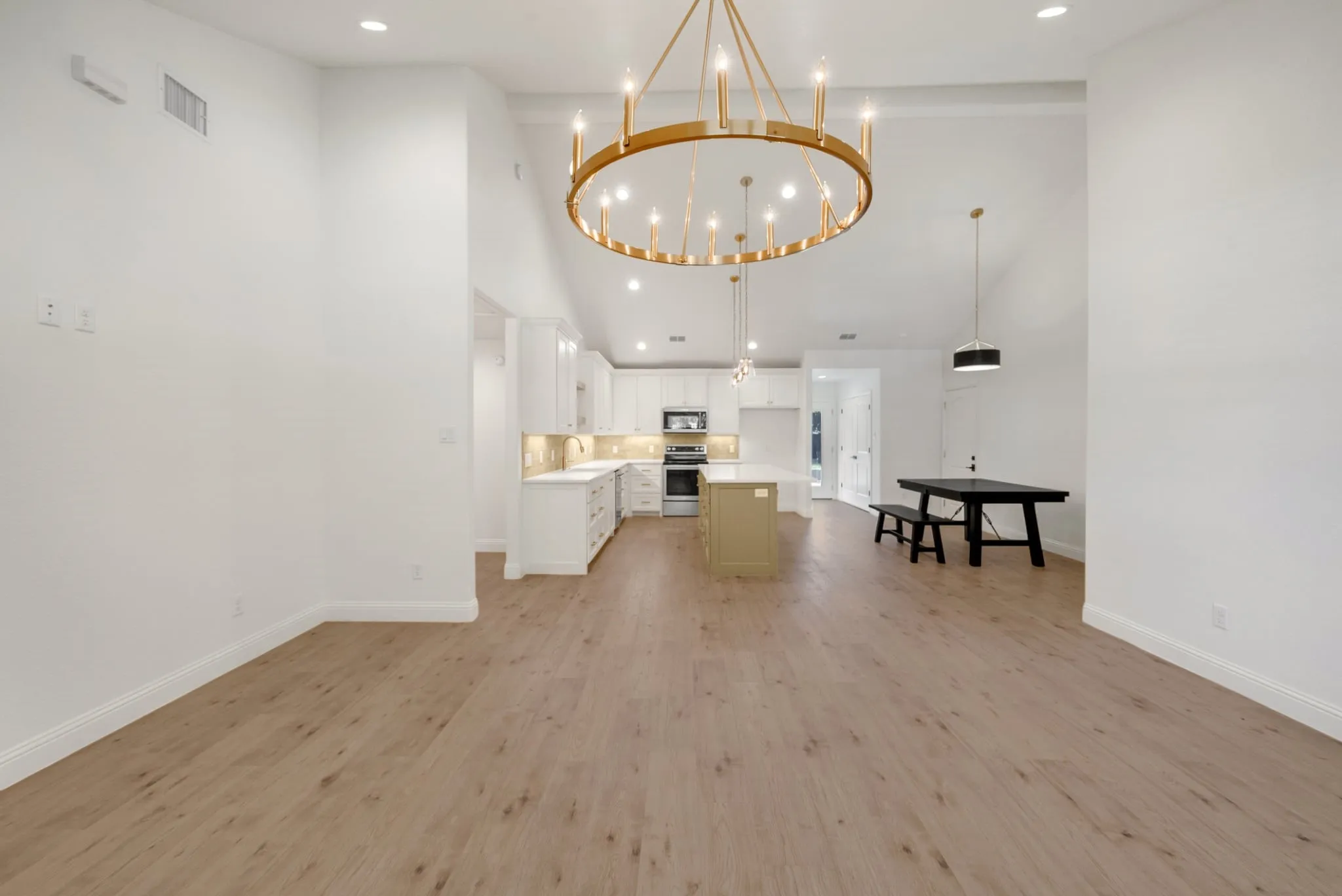 Single Family Residence For Sale in Tarrant County , 833 N Bailey Avenue, Fort Worth, Texas 76107, 2 Bedroom, 2 Bathroom, 2 Garage spaces, 1,388 Sqft, built in 2024, mls#21342613, Real Estate Agent in Fort Worth, Homes For Sale in Tarrant county, Homes For Sale in Fort Worth, Realtor in Fort Worth Texas, Real Estate Brokerage Independent Realty Texas, Luminita Cordes Realtor
