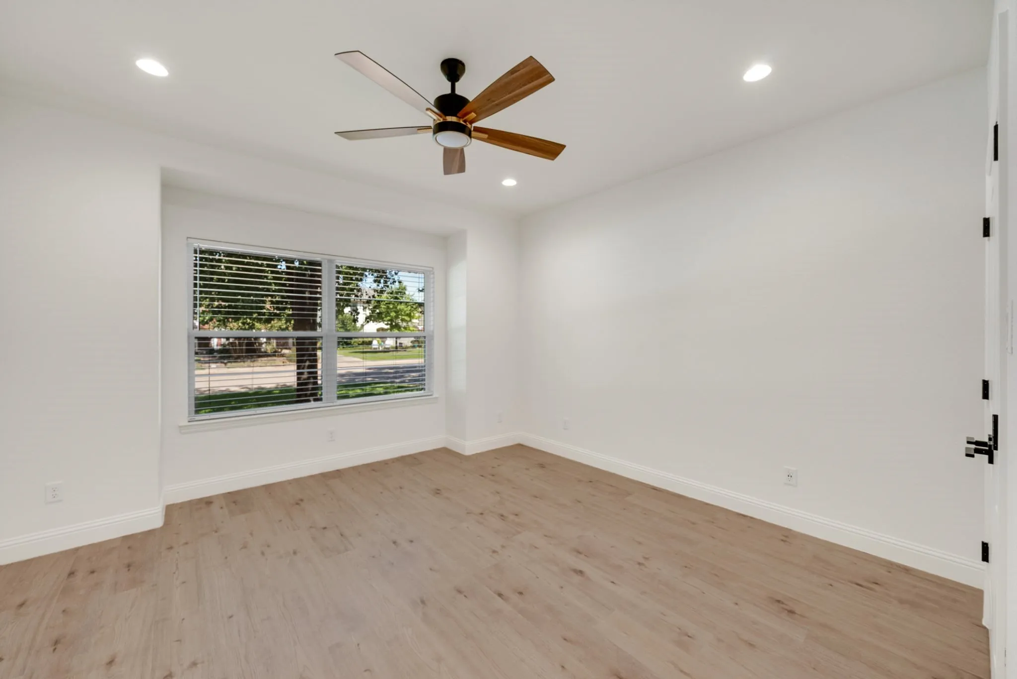 Single Family Residence For Sale in Tarrant County , 833 N Bailey Avenue, Fort Worth, Texas 76107, 2 Bedroom, 2 Bathroom, 2 Garage spaces, 1,388 Sqft, built in 2024, mls#21342613, Real Estate Agent in Fort Worth, Homes For Sale in Tarrant county, Homes For Sale in Fort Worth, Realtor in Fort Worth Texas, Real Estate Brokerage Independent Realty Texas, Luminita Cordes Realtor