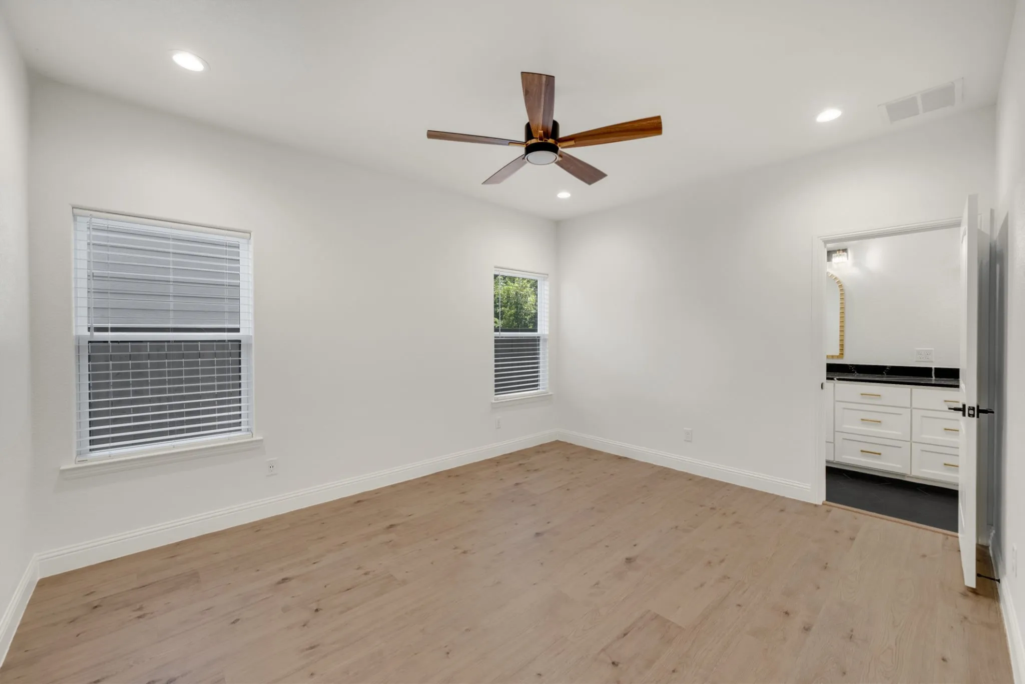 Single Family Residence For Sale in Tarrant County , 833 N Bailey Avenue, Fort Worth, Texas 76107, 2 Bedroom, 2 Bathroom, 2 Garage spaces, 1,388 Sqft, built in 2024, mls#21342613, Real Estate Agent in Fort Worth, Homes For Sale in Tarrant county, Homes For Sale in Fort Worth, Realtor in Fort Worth Texas, Real Estate Brokerage Independent Realty Texas, Luminita Cordes Realtor