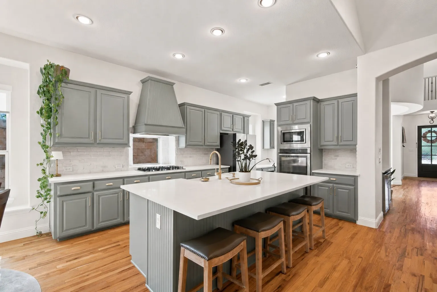 Virtual cabinet color option