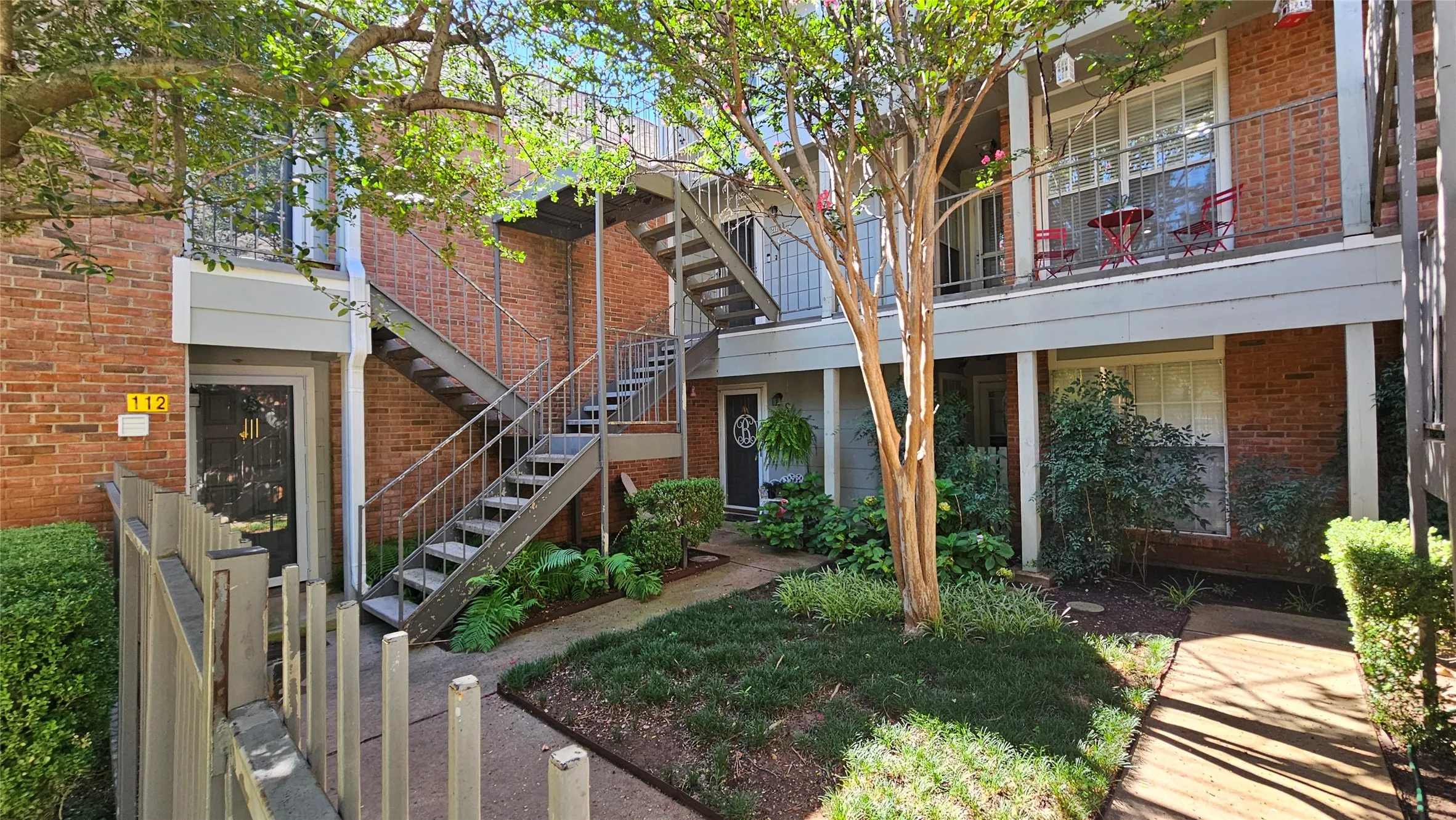 Condominium For Sale in Tarrant County , 3210 S Fielder Road 211, Arlington, Texas 76015, 2 Bedroom, 1 Bathroom, Garage spaces, 746 Sqft, built in 1984, mls#21342478, Real Estate Agent in Arlington, Homes For Sale in Tarrant county, Homes For Sale in Arlington, Realtor in Arlington Texas, Real Estate Brokerage Independent Realty Texas, Luminita Cordes Realtor