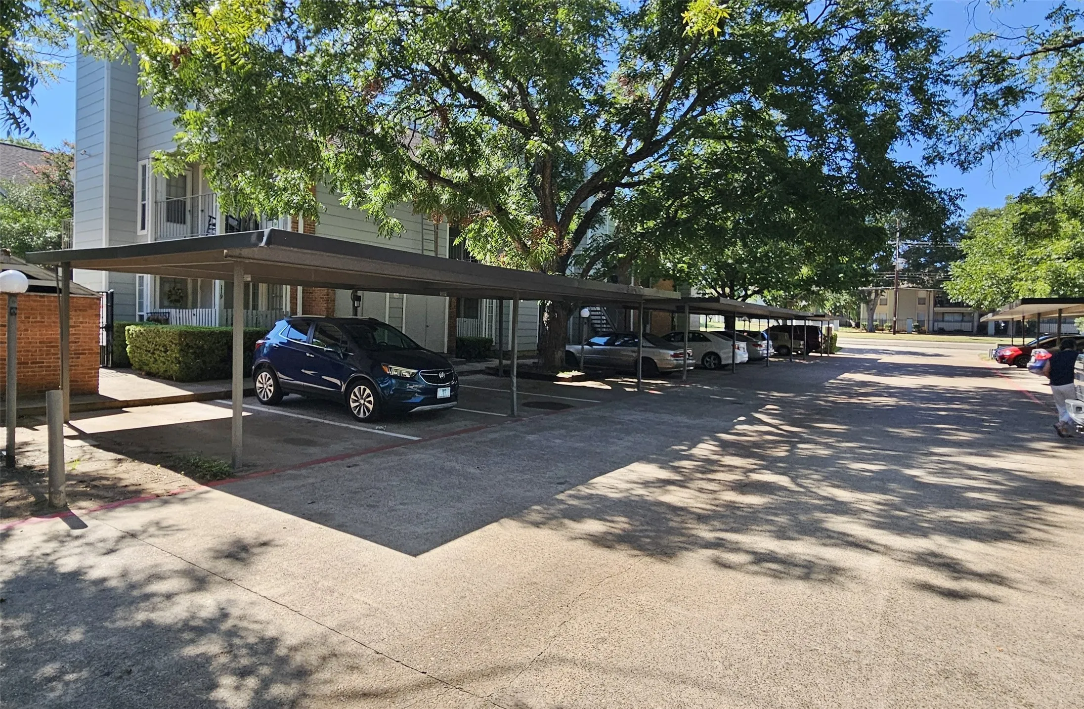 Condominium For Sale in Tarrant County , 3210 S Fielder Road 211, Arlington, Texas 76015, 2 Bedroom, 1 Bathroom, Garage spaces, 746 Sqft, built in 1984, mls#21342478, Real Estate Agent in Arlington, Homes For Sale in Tarrant county, Homes For Sale in Arlington, Realtor in Arlington Texas, Real Estate Brokerage Independent Realty Texas, Luminita Cordes Realtor