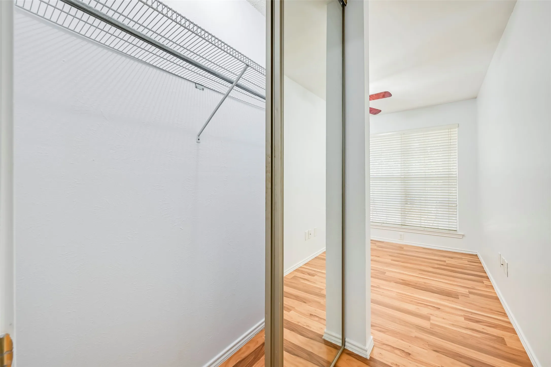 Condominium For Sale in Tarrant County , 3210 S Fielder Road 211, Arlington, Texas 76015, 2 Bedroom, 1 Bathroom, Garage spaces, 746 Sqft, built in 1984, mls#21342478, Real Estate Agent in Arlington, Homes For Sale in Tarrant county, Homes For Sale in Arlington, Realtor in Arlington Texas, Real Estate Brokerage Independent Realty Texas, Luminita Cordes Realtor