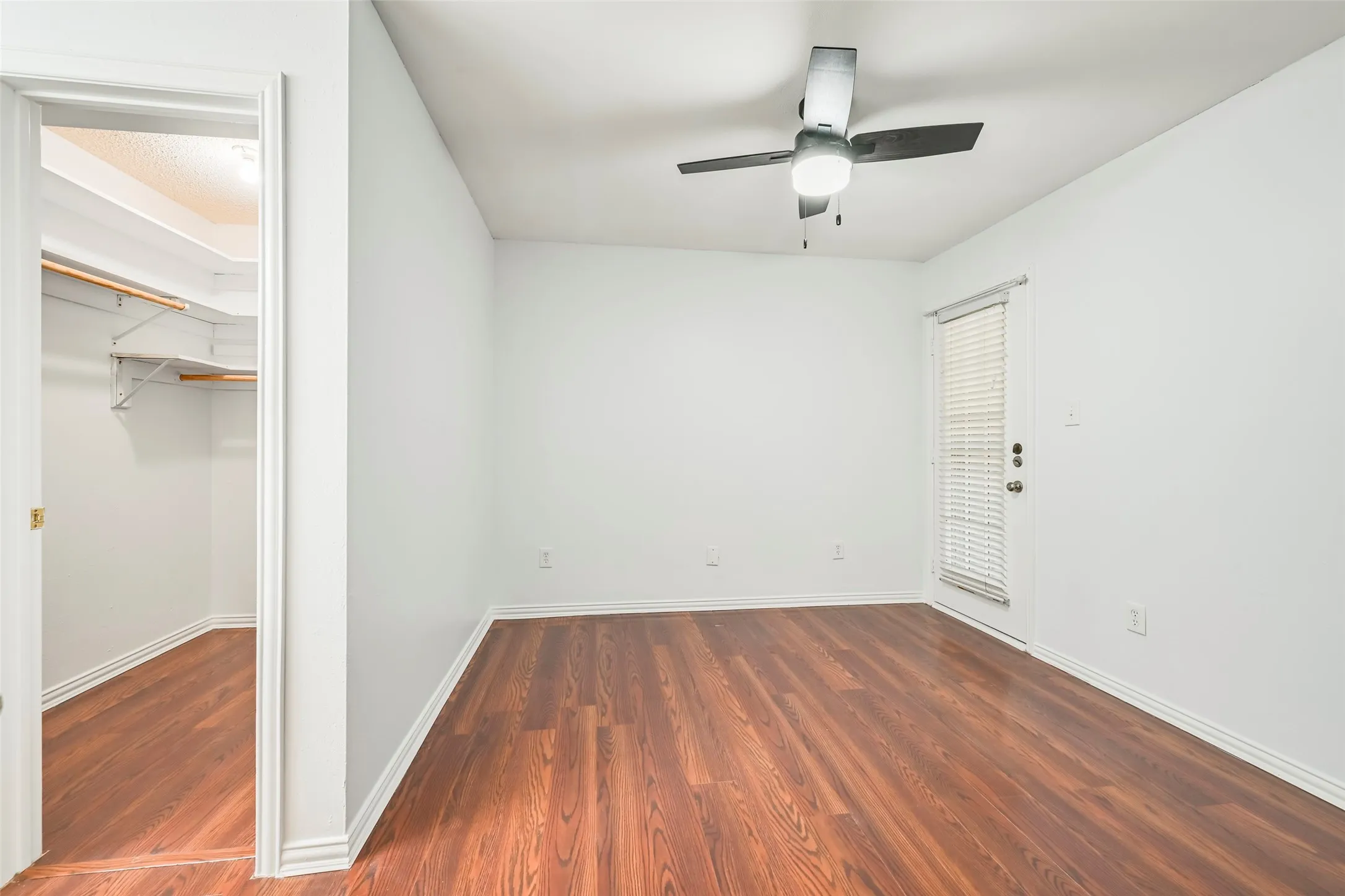 Condominium For Sale in Tarrant County , 3210 S Fielder Road 211, Arlington, Texas 76015, 2 Bedroom, 1 Bathroom, Garage spaces, 746 Sqft, built in 1984, mls#21342478, Real Estate Agent in Arlington, Homes For Sale in Tarrant county, Homes For Sale in Arlington, Realtor in Arlington Texas, Real Estate Brokerage Independent Realty Texas, Luminita Cordes Realtor