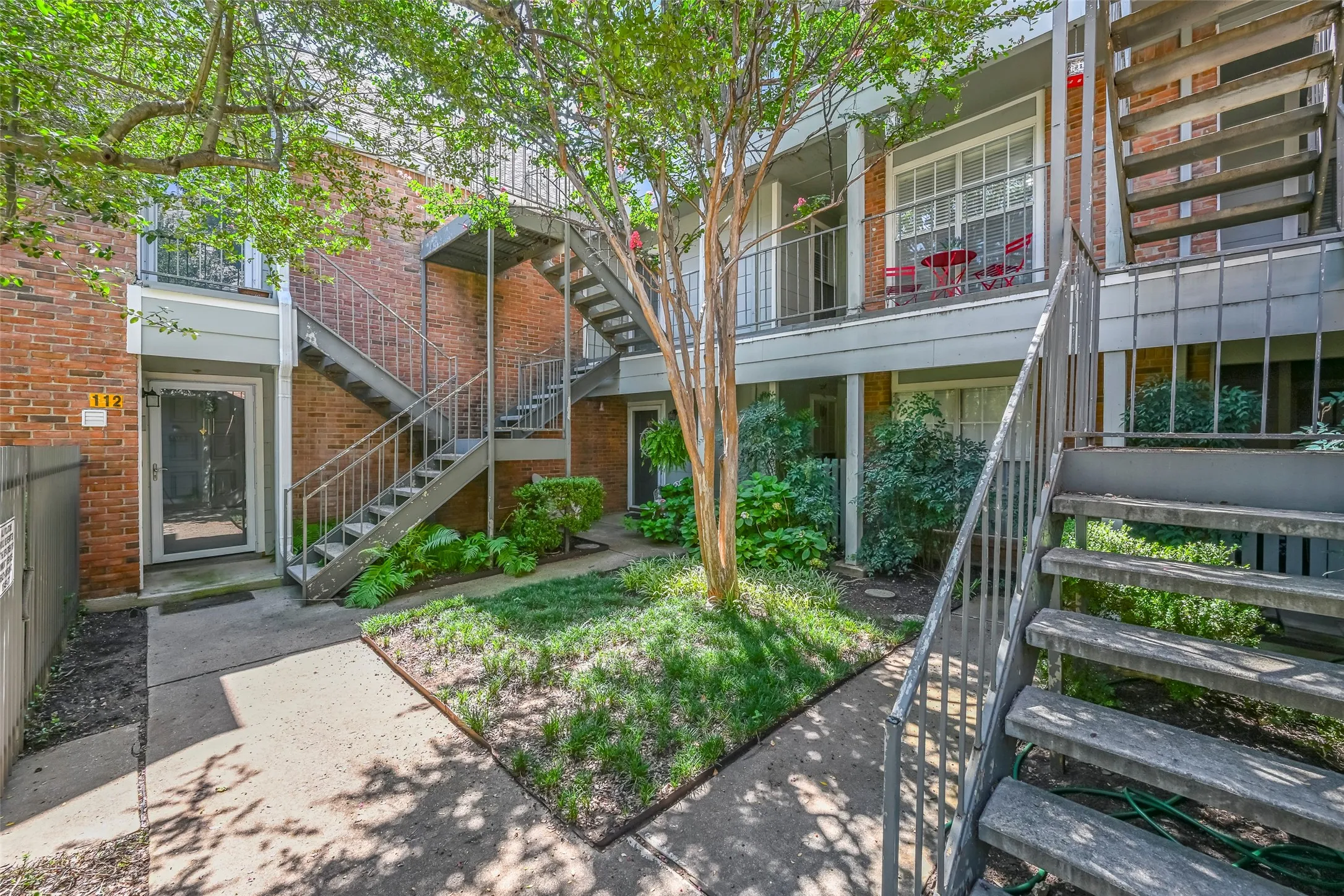 Condominium For Sale in Tarrant County , 3210 S Fielder Road 211, Arlington, Texas 76015, 2 Bedroom, 1 Bathroom, Garage spaces, 746 Sqft, built in 1984, mls#21342478, Real Estate Agent in Arlington, Homes For Sale in Tarrant county, Homes For Sale in Arlington, Realtor in Arlington Texas, Real Estate Brokerage Independent Realty Texas, Luminita Cordes Realtor