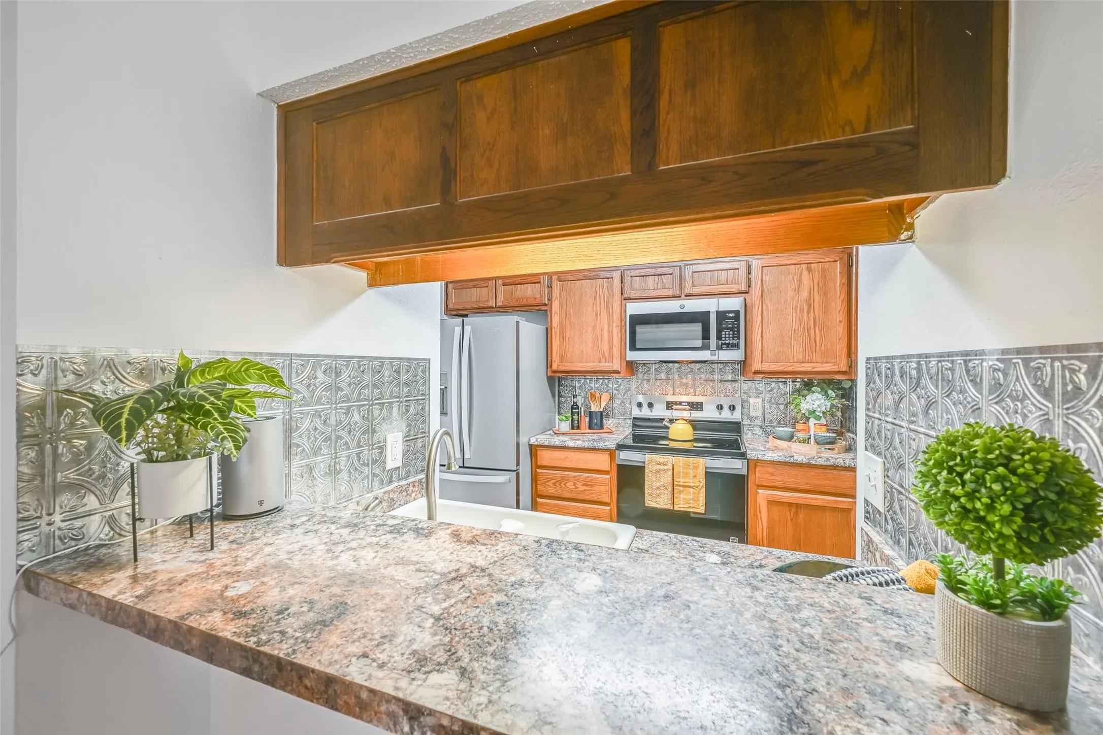 Condominium For Sale in Tarrant County , 3210 S Fielder Road 211, Arlington, Texas 76015, 2 Bedroom, 1 Bathroom, Garage spaces, 746 Sqft, built in 1984, mls#21342478, Real Estate Agent in Arlington, Homes For Sale in Tarrant county, Homes For Sale in Arlington, Realtor in Arlington Texas, Real Estate Brokerage Independent Realty Texas, Luminita Cordes Realtor