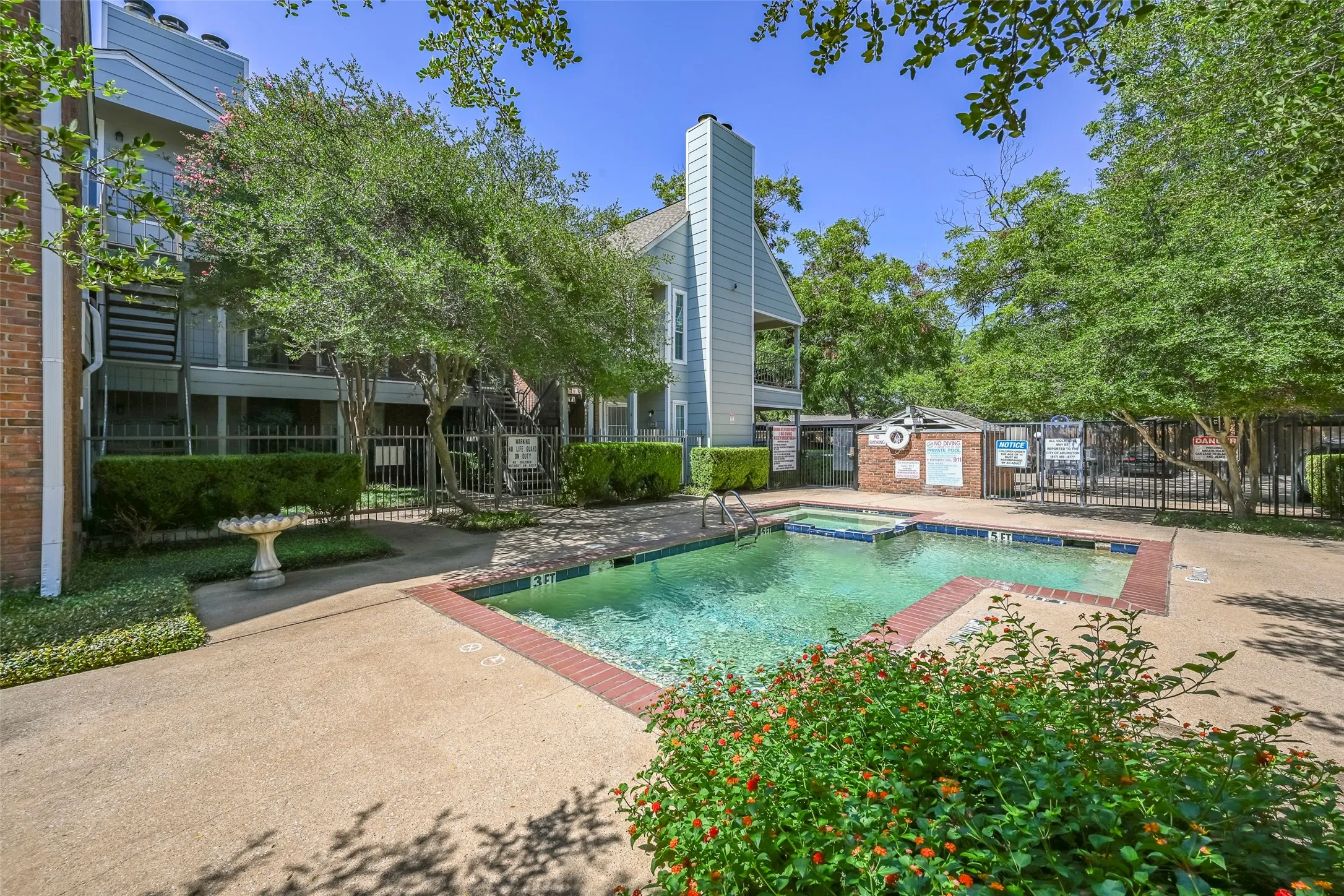 Condominium For Sale in Tarrant County , 3210 S Fielder Road 211, Arlington, Texas 76015, 2 Bedroom, 1 Bathroom, Garage spaces, 746 Sqft, built in 1984, mls#21342478, Real Estate Agent in Arlington, Homes For Sale in Tarrant county, Homes For Sale in Arlington, Realtor in Arlington Texas, Real Estate Brokerage Independent Realty Texas, Luminita Cordes Realtor