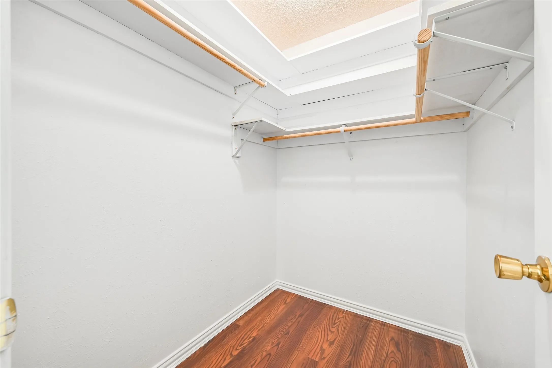 Condominium For Sale in Tarrant County , 3210 S Fielder Road 211, Arlington, Texas 76015, 2 Bedroom, 1 Bathroom, Garage spaces, 746 Sqft, built in 1984, mls#21342478, Real Estate Agent in Arlington, Homes For Sale in Tarrant county, Homes For Sale in Arlington, Realtor in Arlington Texas, Real Estate Brokerage Independent Realty Texas, Luminita Cordes Realtor