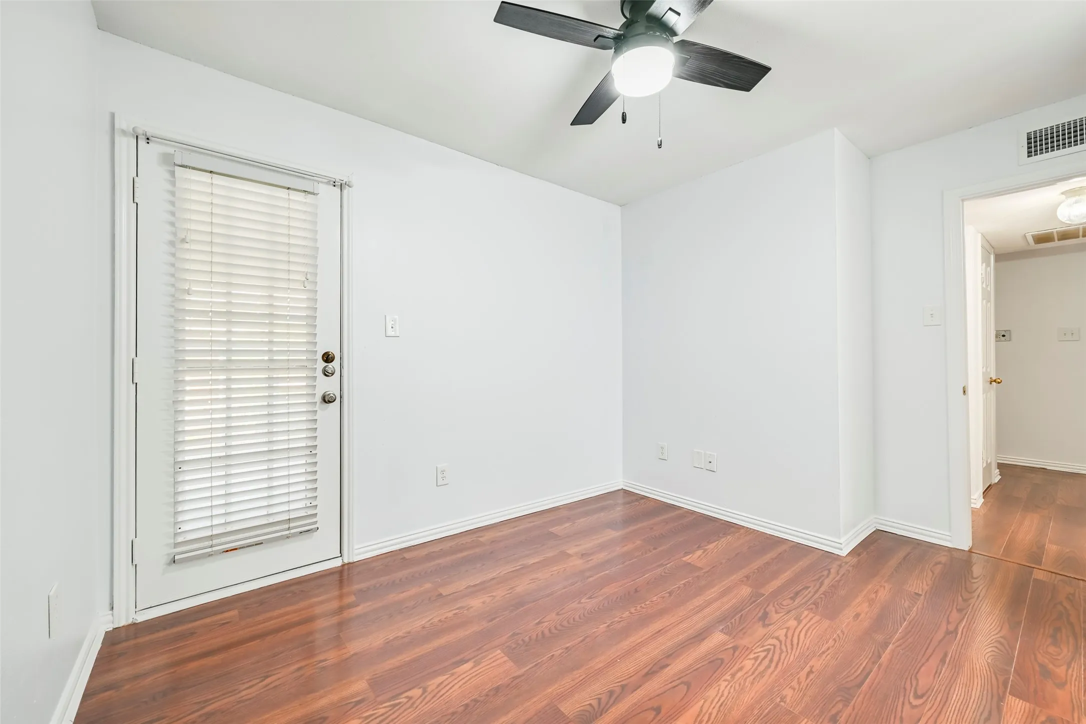 Condominium For Sale in Tarrant County , 3210 S Fielder Road 211, Arlington, Texas 76015, 2 Bedroom, 1 Bathroom, Garage spaces, 746 Sqft, built in 1984, mls#21342478, Real Estate Agent in Arlington, Homes For Sale in Tarrant county, Homes For Sale in Arlington, Realtor in Arlington Texas, Real Estate Brokerage Independent Realty Texas, Luminita Cordes Realtor