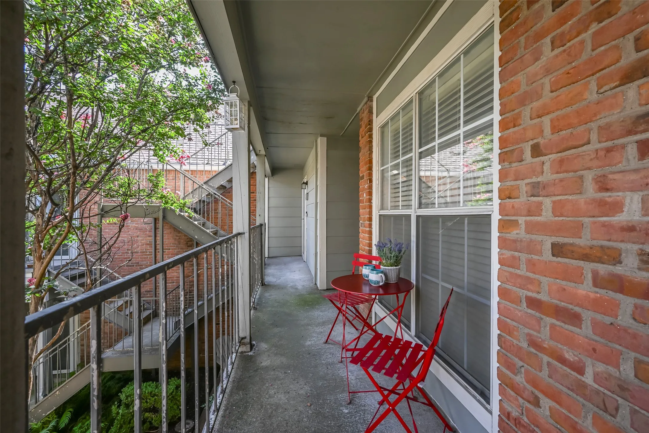 Condominium For Sale in Tarrant County , 3210 S Fielder Road 211, Arlington, Texas 76015, 2 Bedroom, 1 Bathroom, Garage spaces, 746 Sqft, built in 1984, mls#21342478, Real Estate Agent in Arlington, Homes For Sale in Tarrant county, Homes For Sale in Arlington, Realtor in Arlington Texas, Real Estate Brokerage Independent Realty Texas, Luminita Cordes Realtor