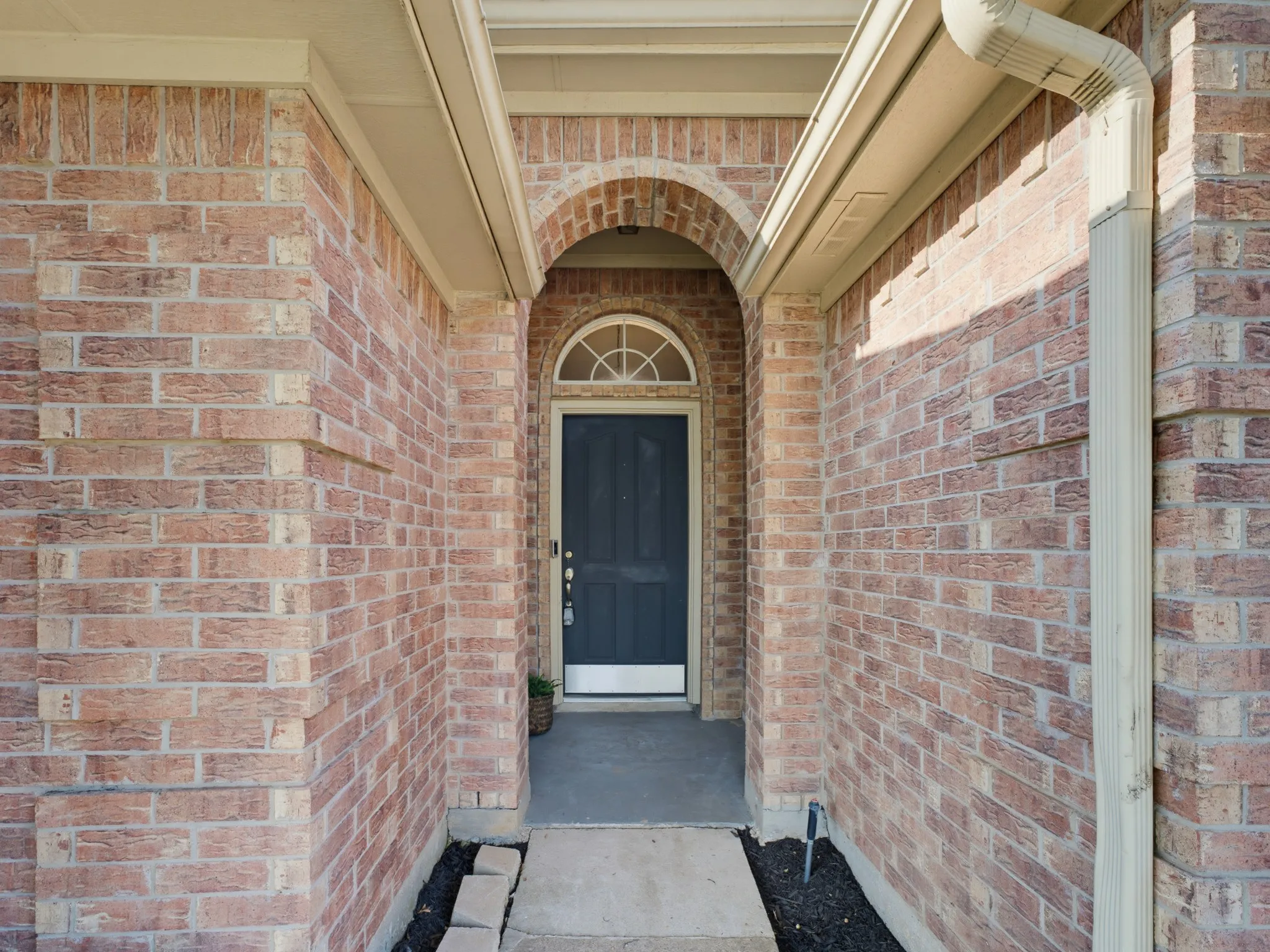 Single Family Residence For Sale in Tarrant County , 4816 N Cascades Street, Fort Worth, Texas 76137, 3 Bedroom, 2 Bathroom, 2 Garage spaces, 1,606 Sqft, built in 1992, mls#21345758, Real Estate Agent in Fort Worth, Homes For Sale in Tarrant county, Homes For Sale in Fort Worth, Realtor in Fort Worth Texas, Real Estate Brokerage Independent Realty Texas, Luminita Cordes Realtor