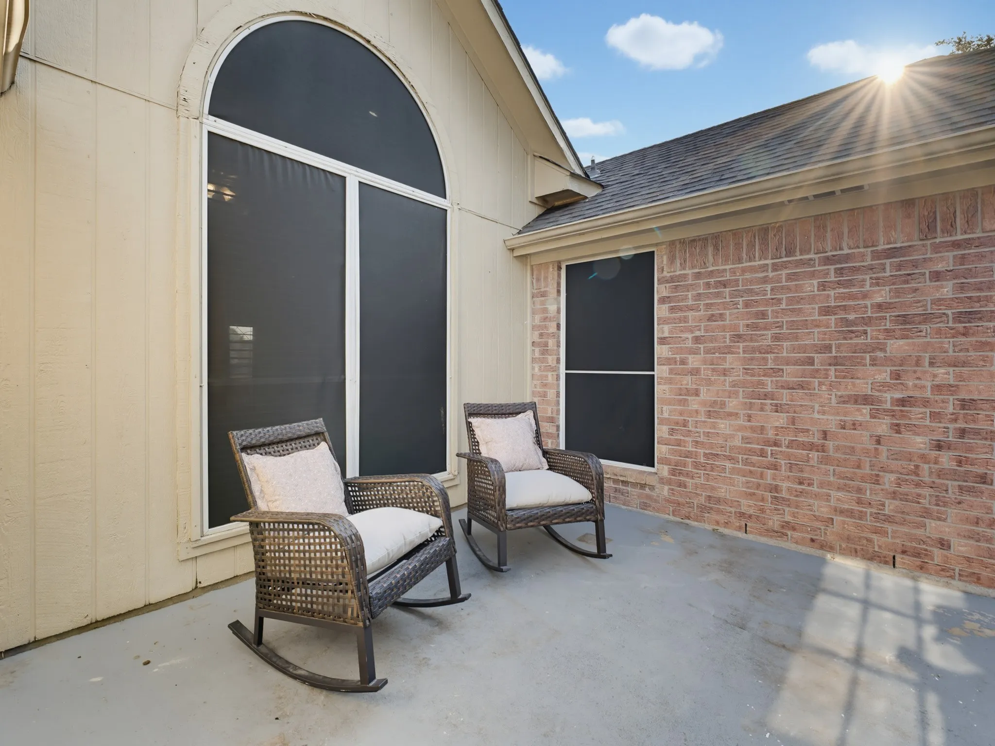 Single Family Residence For Sale in Tarrant County , 4816 N Cascades Street, Fort Worth, Texas 76137, 3 Bedroom, 2 Bathroom, 2 Garage spaces, 1,606 Sqft, built in 1992, mls#21345758, Real Estate Agent in Fort Worth, Homes For Sale in Tarrant county, Homes For Sale in Fort Worth, Realtor in Fort Worth Texas, Real Estate Brokerage Independent Realty Texas, Luminita Cordes Realtor