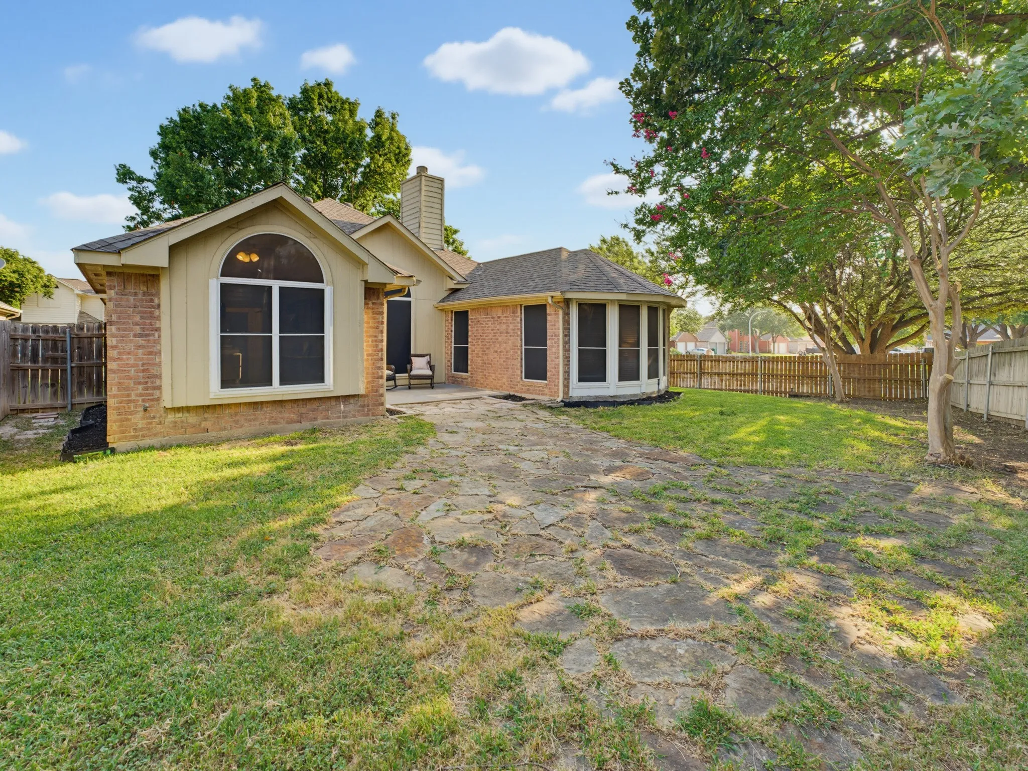 Single Family Residence For Sale in Tarrant County , 4816 N Cascades Street, Fort Worth, Texas 76137, 3 Bedroom, 2 Bathroom, 2 Garage spaces, 1,606 Sqft, built in 1992, mls#21345758, Real Estate Agent in Fort Worth, Homes For Sale in Tarrant county, Homes For Sale in Fort Worth, Realtor in Fort Worth Texas, Real Estate Brokerage Independent Realty Texas, Luminita Cordes Realtor