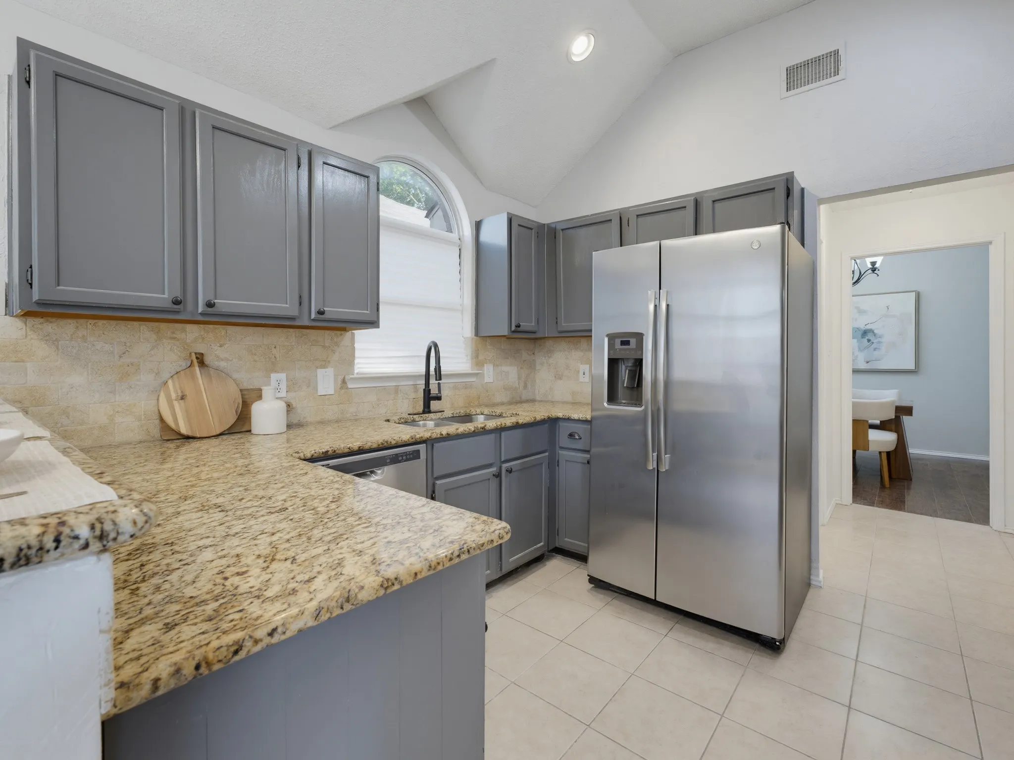 Single Family Residence For Sale in Tarrant County , 4816 N Cascades Street, Fort Worth, Texas 76137, 3 Bedroom, 2 Bathroom, 2 Garage spaces, 1,606 Sqft, built in 1992, mls#21345758, Real Estate Agent in Fort Worth, Homes For Sale in Tarrant county, Homes For Sale in Fort Worth, Realtor in Fort Worth Texas, Real Estate Brokerage Independent Realty Texas, Luminita Cordes Realtor
