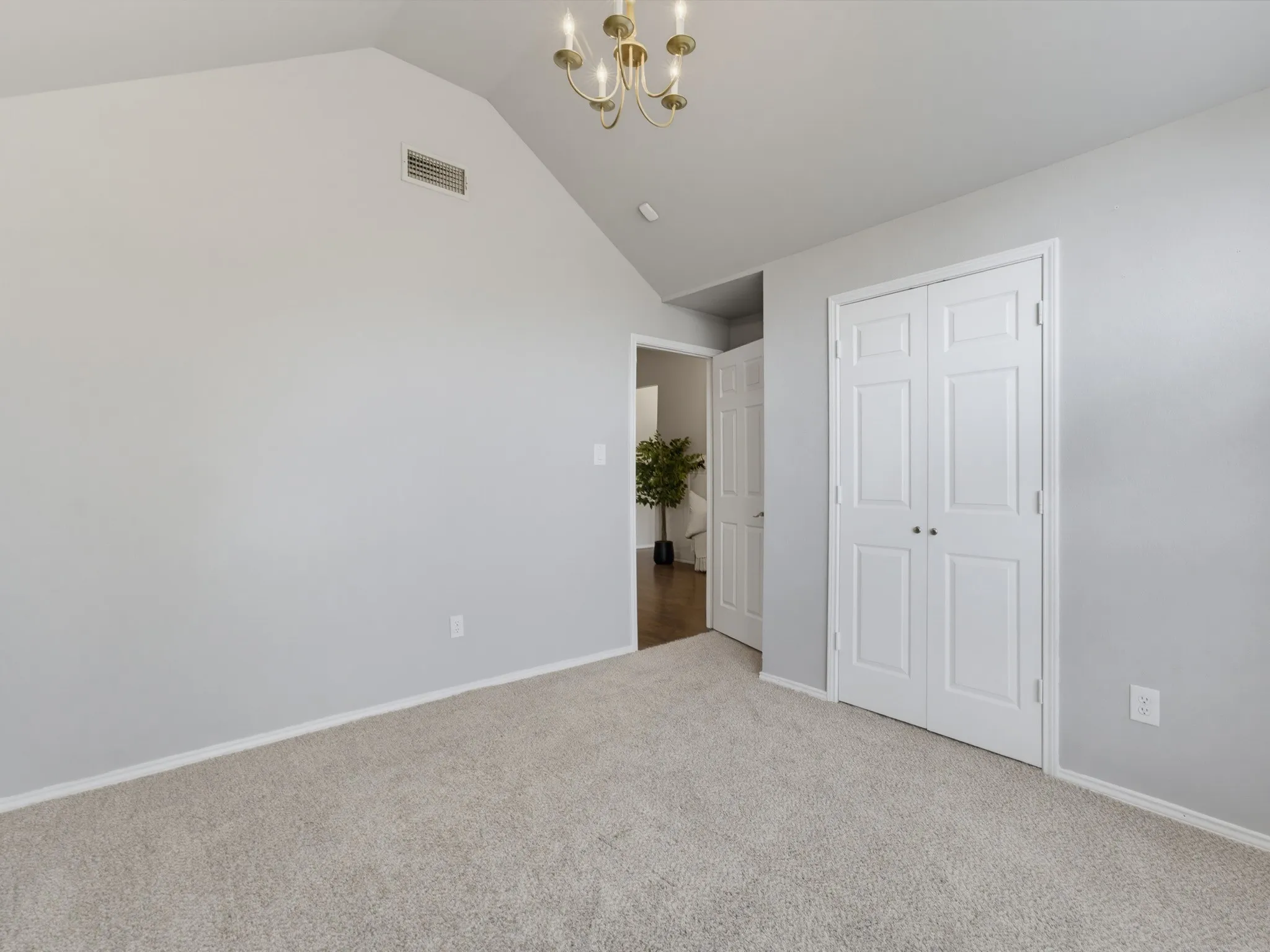 Single Family Residence For Sale in Tarrant County , 4816 N Cascades Street, Fort Worth, Texas 76137, 3 Bedroom, 2 Bathroom, 2 Garage spaces, 1,606 Sqft, built in 1992, mls#21345758, Real Estate Agent in Fort Worth, Homes For Sale in Tarrant county, Homes For Sale in Fort Worth, Realtor in Fort Worth Texas, Real Estate Brokerage Independent Realty Texas, Luminita Cordes Realtor