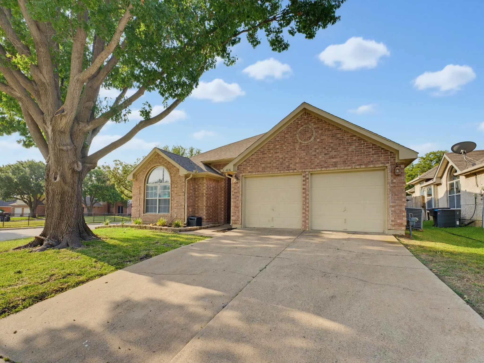 Single Family Residence For Sale in Tarrant County , 4816 N Cascades Street, Fort Worth, Texas 76137, 3 Bedroom, 2 Bathroom, 2 Garage spaces, 1,606 Sqft, built in 1992, mls#21345758, Real Estate Agent in Fort Worth, Homes For Sale in Tarrant county, Homes For Sale in Fort Worth, Realtor in Fort Worth Texas, Real Estate Brokerage Independent Realty Texas, Luminita Cordes Realtor