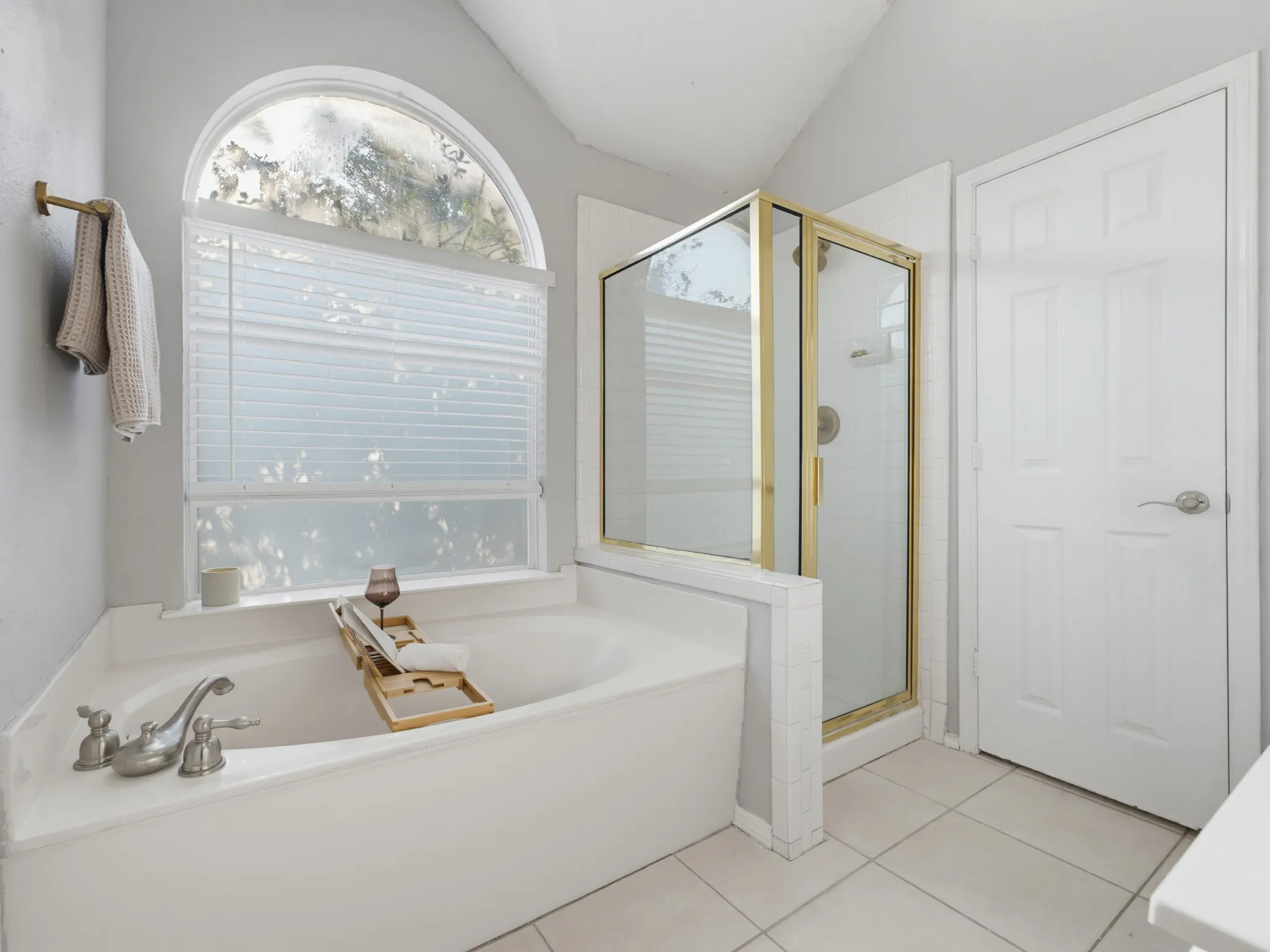 Single Family Residence For Sale in Tarrant County , 4816 N Cascades Street, Fort Worth, Texas 76137, 3 Bedroom, 2 Bathroom, 2 Garage spaces, 1,606 Sqft, built in 1992, mls#21345758, Real Estate Agent in Fort Worth, Homes For Sale in Tarrant county, Homes For Sale in Fort Worth, Realtor in Fort Worth Texas, Real Estate Brokerage Independent Realty Texas, Luminita Cordes Realtor