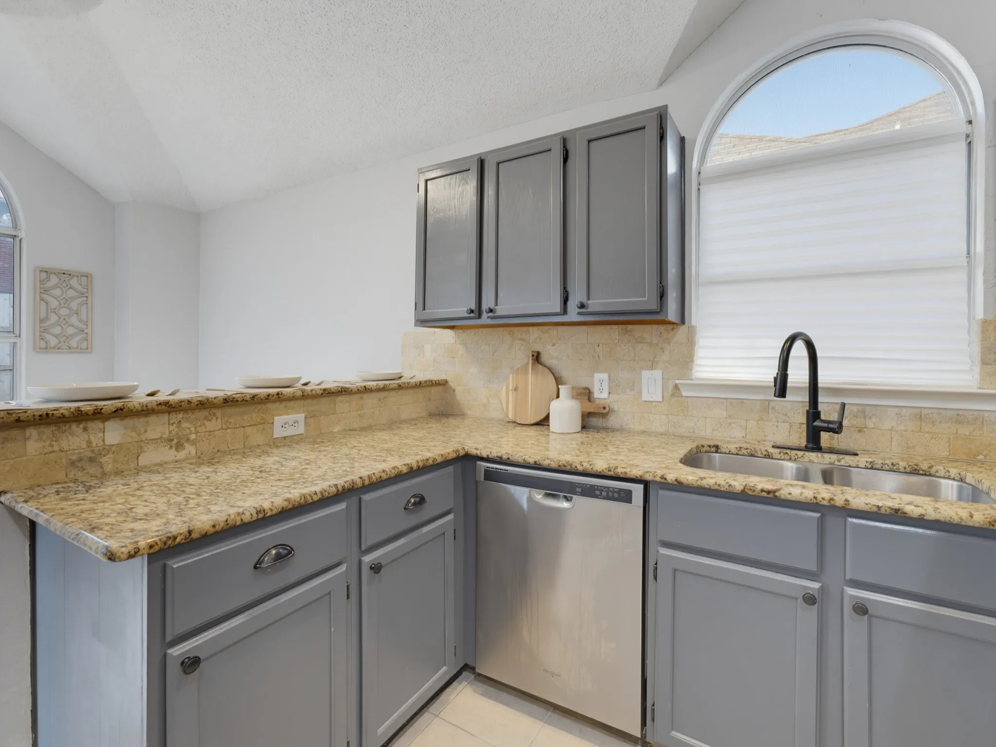 Single Family Residence For Sale in Tarrant County , 4816 N Cascades Street, Fort Worth, Texas 76137, 3 Bedroom, 2 Bathroom, 2 Garage spaces, 1,606 Sqft, built in 1992, mls#21345758, Real Estate Agent in Fort Worth, Homes For Sale in Tarrant county, Homes For Sale in Fort Worth, Realtor in Fort Worth Texas, Real Estate Brokerage Independent Realty Texas, Luminita Cordes Realtor