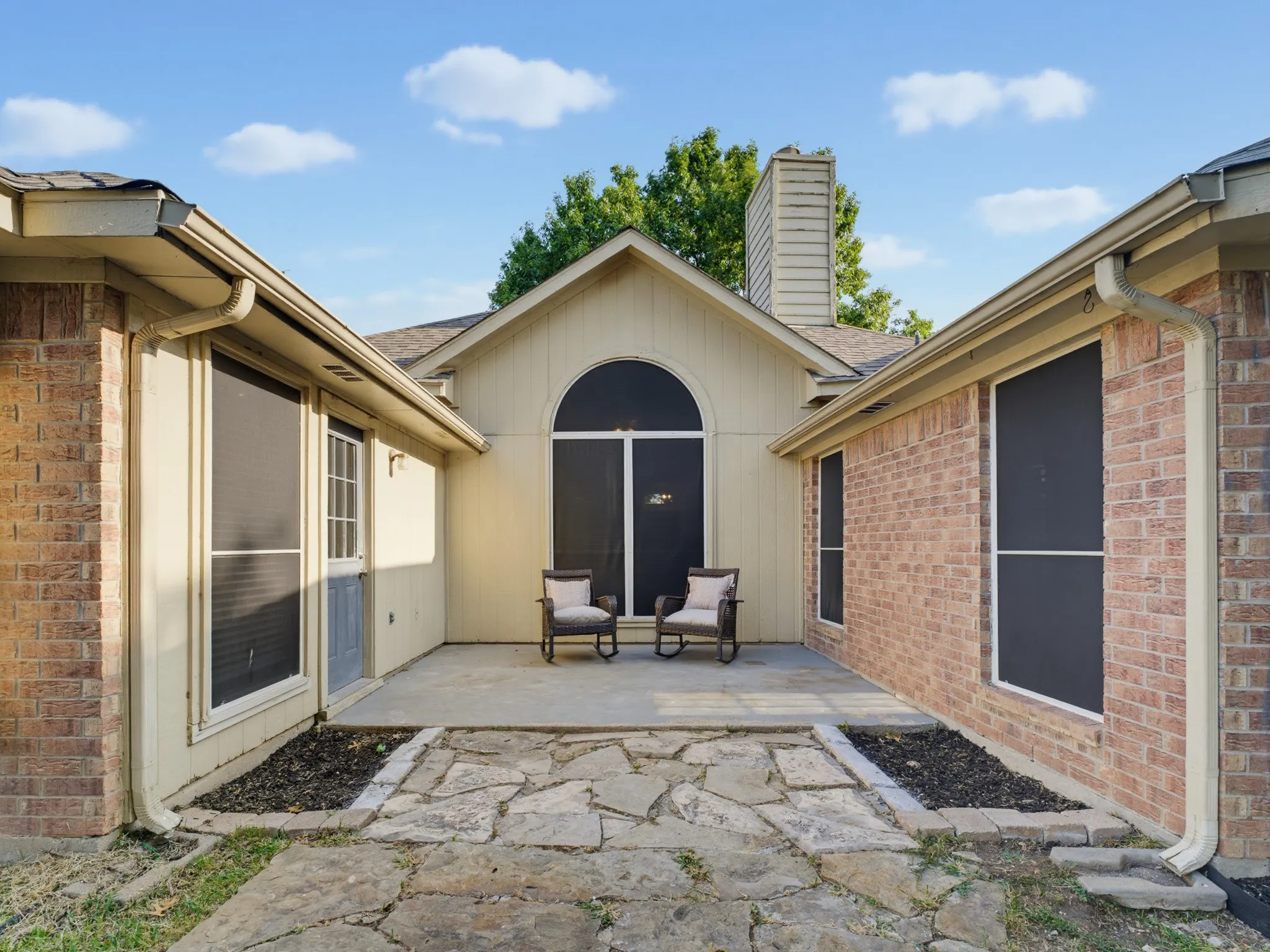 Single Family Residence For Sale in Tarrant County , 4816 N Cascades Street, Fort Worth, Texas 76137, 3 Bedroom, 2 Bathroom, 2 Garage spaces, 1,606 Sqft, built in 1992, mls#21345758, Real Estate Agent in Fort Worth, Homes For Sale in Tarrant county, Homes For Sale in Fort Worth, Realtor in Fort Worth Texas, Real Estate Brokerage Independent Realty Texas, Luminita Cordes Realtor