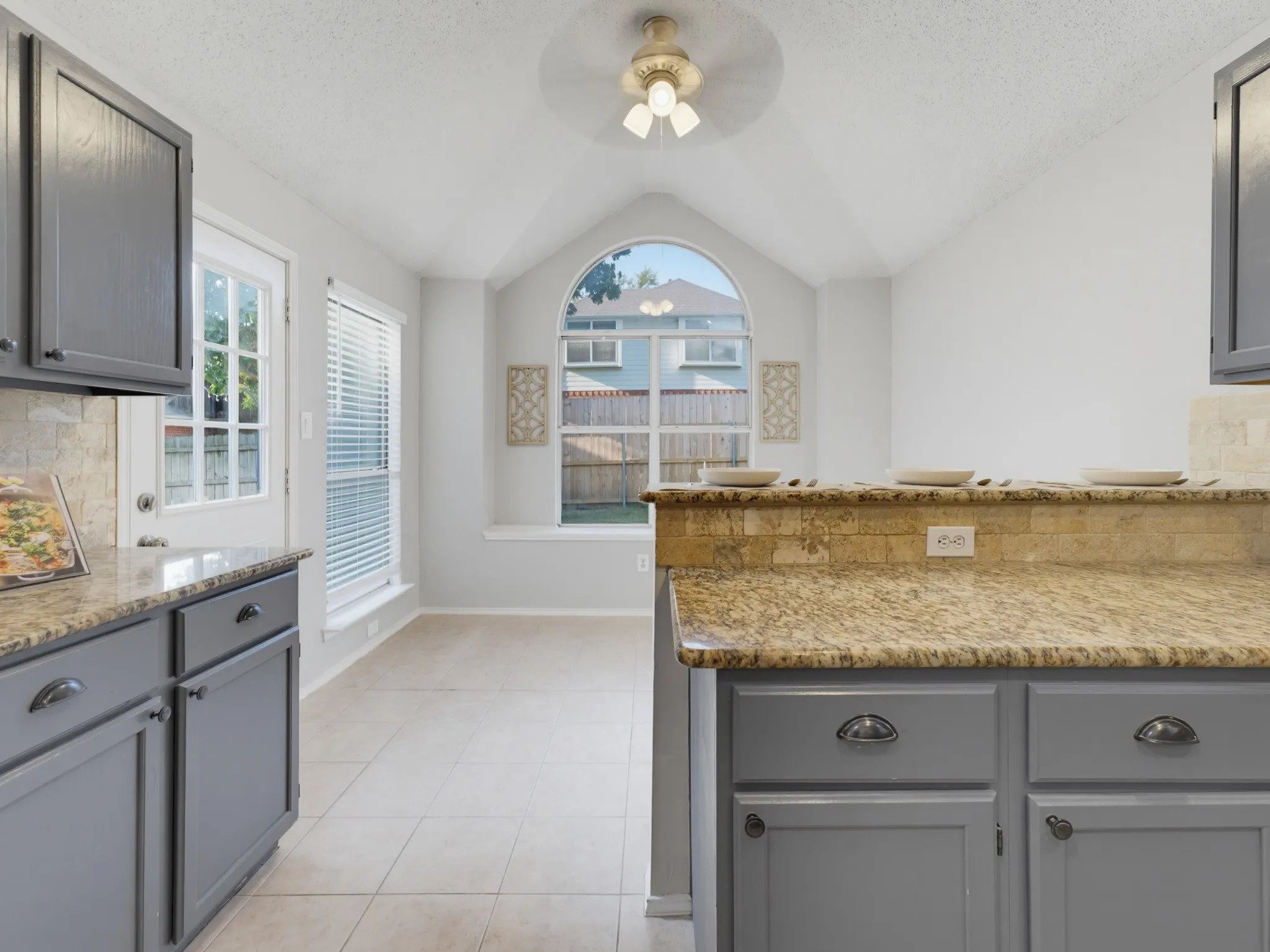 Single Family Residence For Sale in Tarrant County , 4816 N Cascades Street, Fort Worth, Texas 76137, 3 Bedroom, 2 Bathroom, 2 Garage spaces, 1,606 Sqft, built in 1992, mls#21345758, Real Estate Agent in Fort Worth, Homes For Sale in Tarrant county, Homes For Sale in Fort Worth, Realtor in Fort Worth Texas, Real Estate Brokerage Independent Realty Texas, Luminita Cordes Realtor