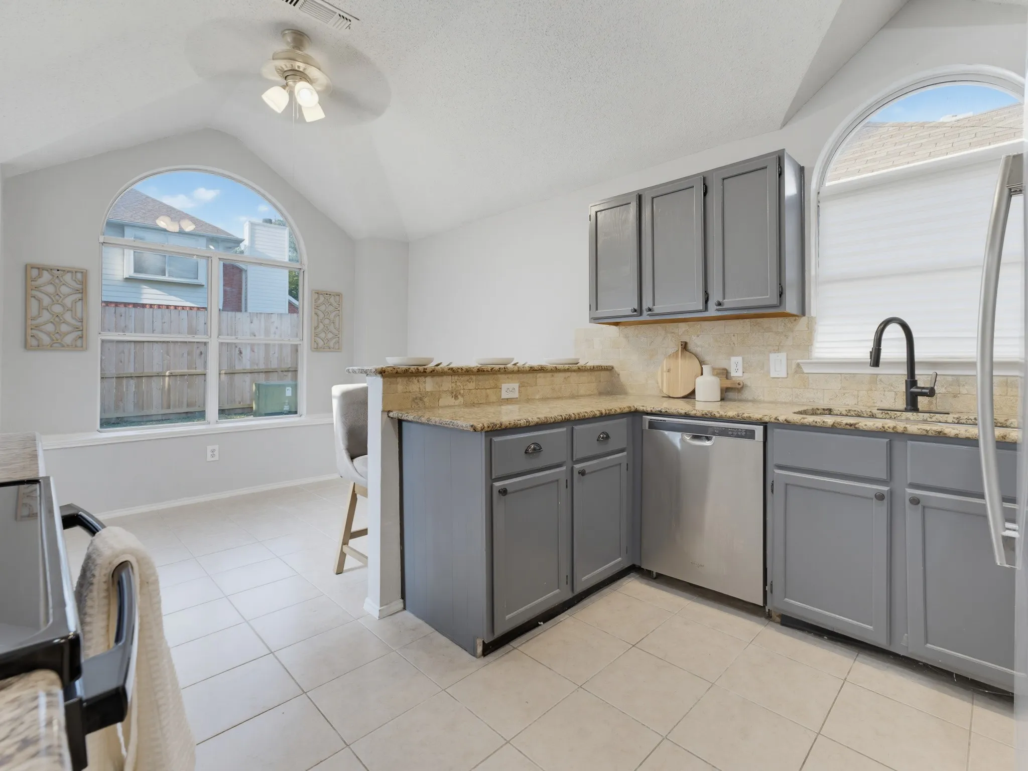 Single Family Residence For Sale in Tarrant County , 4816 N Cascades Street, Fort Worth, Texas 76137, 3 Bedroom, 2 Bathroom, 2 Garage spaces, 1,606 Sqft, built in 1992, mls#21345758, Real Estate Agent in Fort Worth, Homes For Sale in Tarrant county, Homes For Sale in Fort Worth, Realtor in Fort Worth Texas, Real Estate Brokerage Independent Realty Texas, Luminita Cordes Realtor