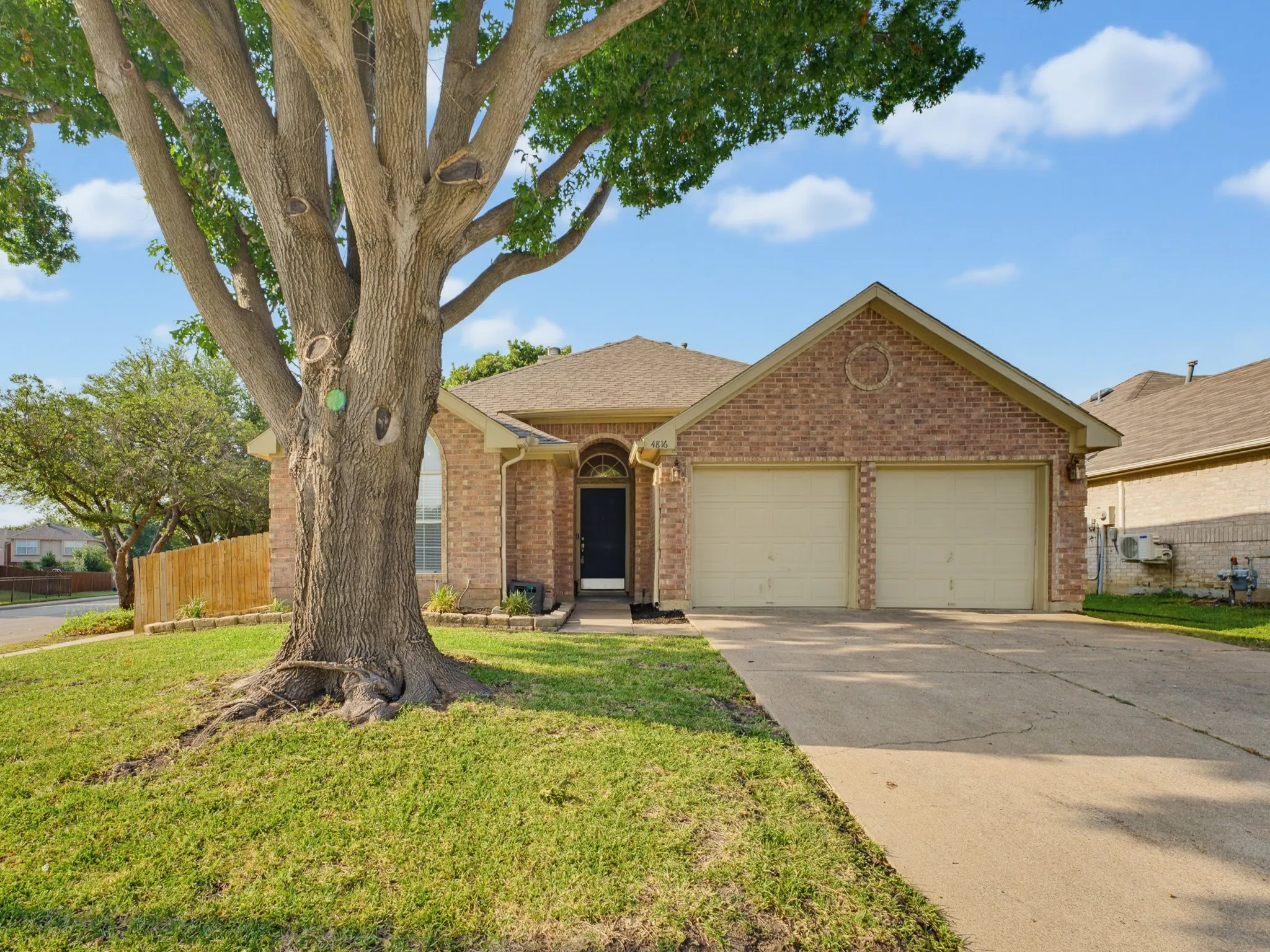 Single Family Residence For Sale in Tarrant County , 4816 N Cascades Street, Fort Worth, Texas 76137, 3 Bedroom, 2 Bathroom, 2 Garage spaces, 1,606 Sqft, built in 1992, mls#21345758, Real Estate Agent in Fort Worth, Homes For Sale in Tarrant county, Homes For Sale in Fort Worth, Realtor in Fort Worth Texas, Real Estate Brokerage Independent Realty Texas, Luminita Cordes Realtor