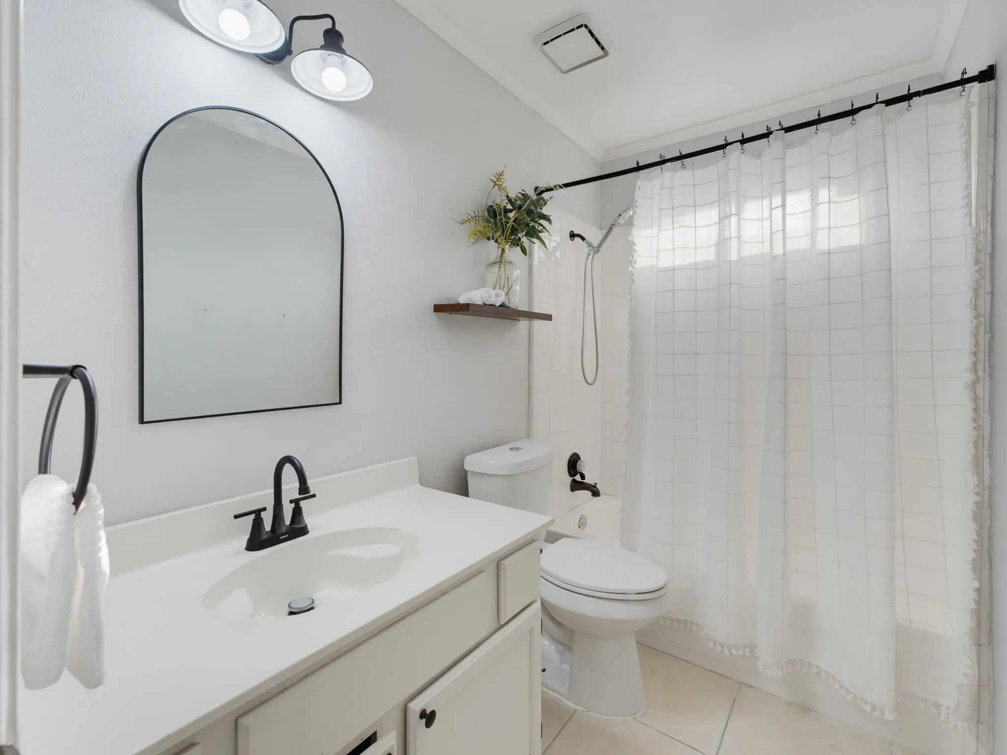 Single Family Residence For Sale in Tarrant County , 4816 N Cascades Street, Fort Worth, Texas 76137, 3 Bedroom, 2 Bathroom, 2 Garage spaces, 1,606 Sqft, built in 1992, mls#21345758, Real Estate Agent in Fort Worth, Homes For Sale in Tarrant county, Homes For Sale in Fort Worth, Realtor in Fort Worth Texas, Real Estate Brokerage Independent Realty Texas, Luminita Cordes Realtor