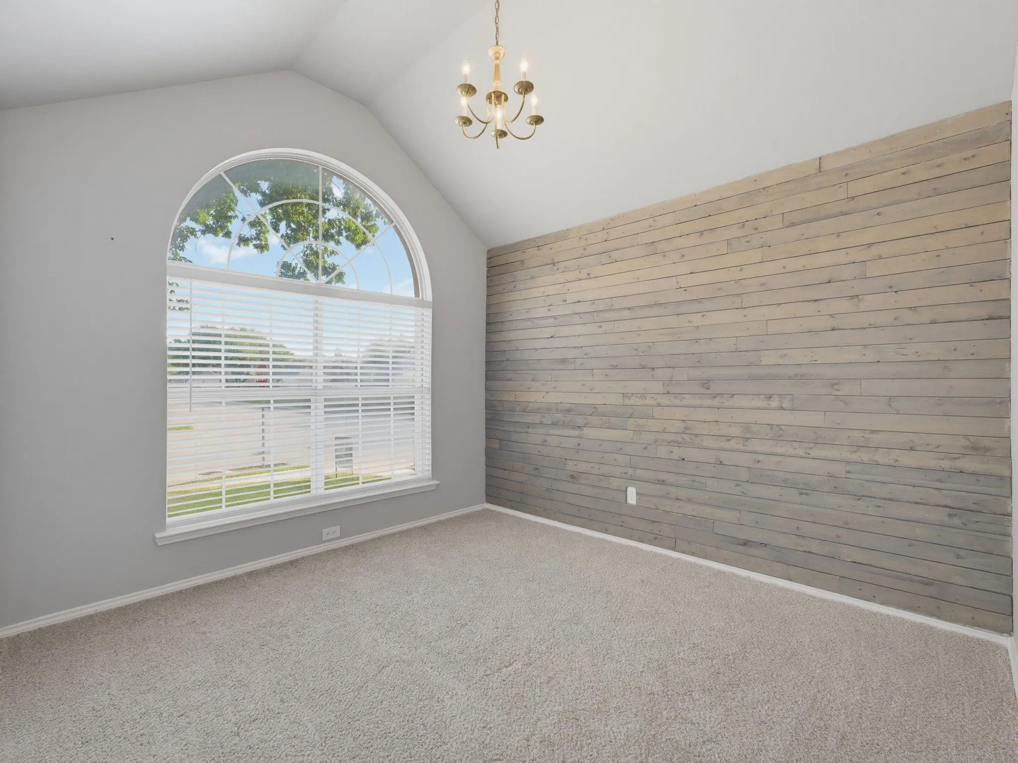 Single Family Residence For Sale in Tarrant County , 4816 N Cascades Street, Fort Worth, Texas 76137, 3 Bedroom, 2 Bathroom, 2 Garage spaces, 1,606 Sqft, built in 1992, mls#21345758, Real Estate Agent in Fort Worth, Homes For Sale in Tarrant county, Homes For Sale in Fort Worth, Realtor in Fort Worth Texas, Real Estate Brokerage Independent Realty Texas, Luminita Cordes Realtor