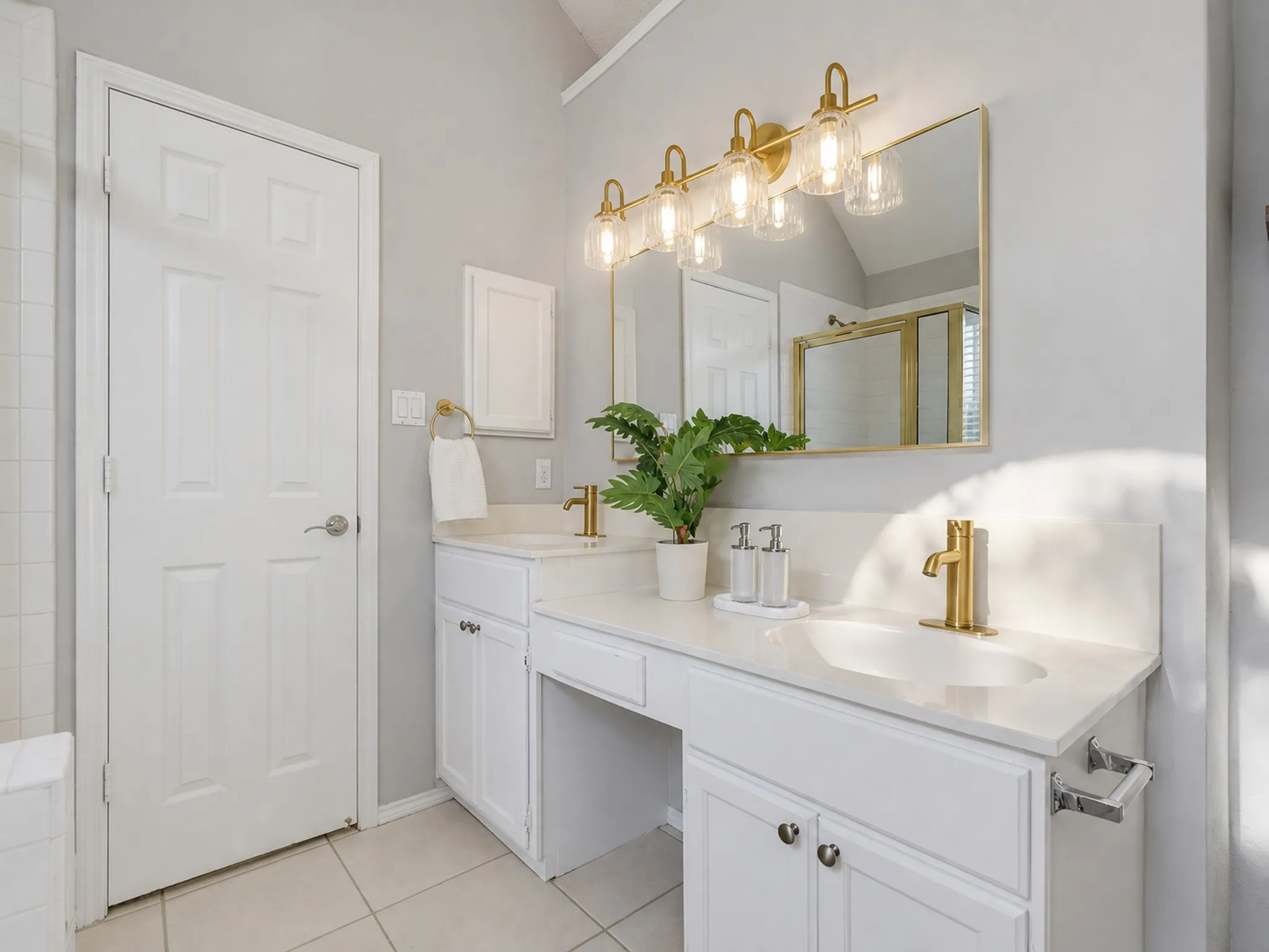 Single Family Residence For Sale in Tarrant County , 4816 N Cascades Street, Fort Worth, Texas 76137, 3 Bedroom, 2 Bathroom, 2 Garage spaces, 1,606 Sqft, built in 1992, mls#21345758, Real Estate Agent in Fort Worth, Homes For Sale in Tarrant county, Homes For Sale in Fort Worth, Realtor in Fort Worth Texas, Real Estate Brokerage Independent Realty Texas, Luminita Cordes Realtor