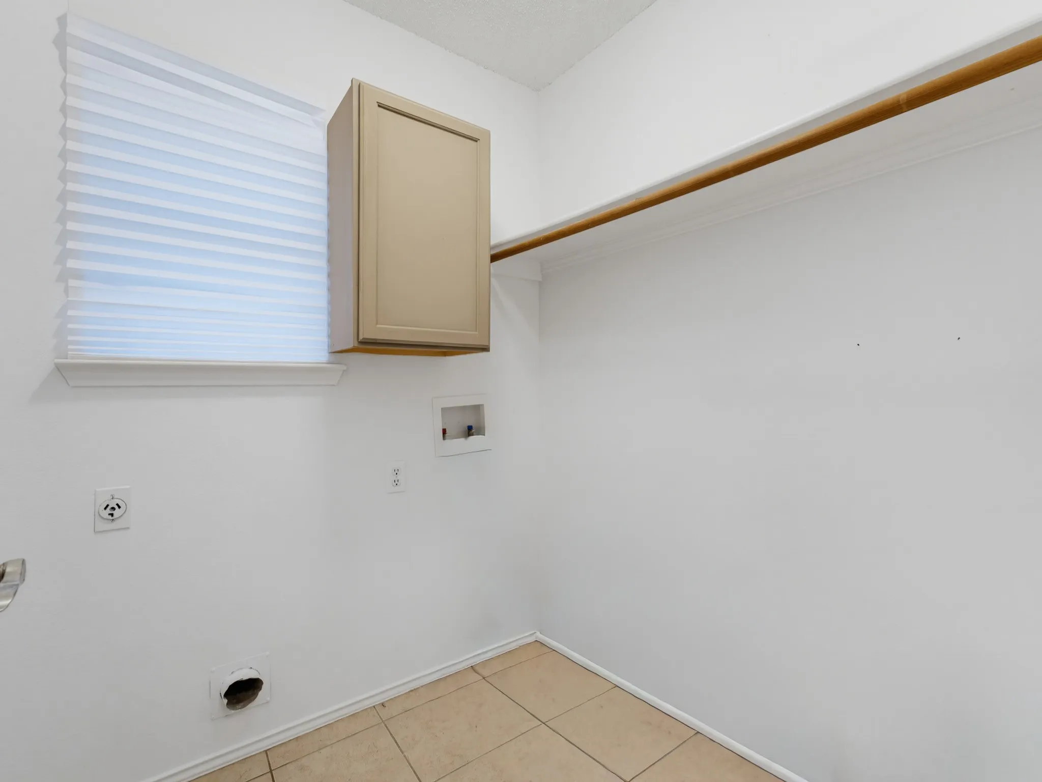 Single Family Residence For Sale in Tarrant County , 4816 N Cascades Street, Fort Worth, Texas 76137, 3 Bedroom, 2 Bathroom, 2 Garage spaces, 1,606 Sqft, built in 1992, mls#21345758, Real Estate Agent in Fort Worth, Homes For Sale in Tarrant county, Homes For Sale in Fort Worth, Realtor in Fort Worth Texas, Real Estate Brokerage Independent Realty Texas, Luminita Cordes Realtor