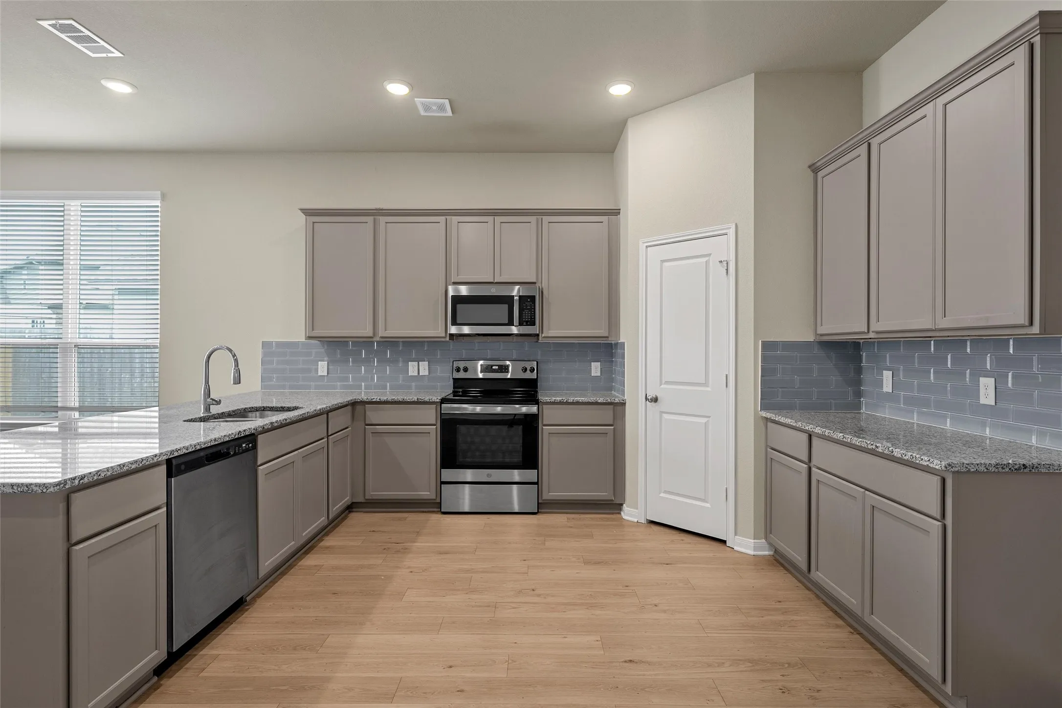 Single Family Residence For Sale in Mc Lennan County , 3205 Dottavio Road, Lorena, Texas 76655, 4 Bedrooms, 3 Bathrooms, 2 Garage spaces, 2,121 Sqft, built in 2023, Price $369,500, mls#21345712, Real Estate Agent in Lorena, Homes For Sale in Mc Lennan county, Homes For Sale in Lorena, Realtor in Lorena Texas, Real Estate Brokerage Independent Realty Texas, Luminita Cordes Realtor