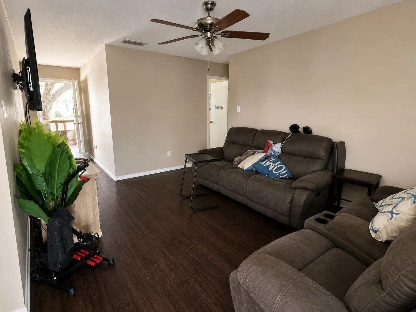 Single Family Residence For Sale in Kaufman County , 1614 Lee Street, Kaufman, Texas 75142, 3 Bedrooms, 2 Bathrooms, 2 Garage spaces, 1,253 Sqft, built in 1970, Price $185,000, mls#21337755, Real Estate Agent in Kaufman, Homes For Sale in Kaufman county, Homes For Sale in Kaufman, Realtor in Kaufman Texas, Real Estate Brokerage Independent Realty Texas, Luminita Cordes Realtor